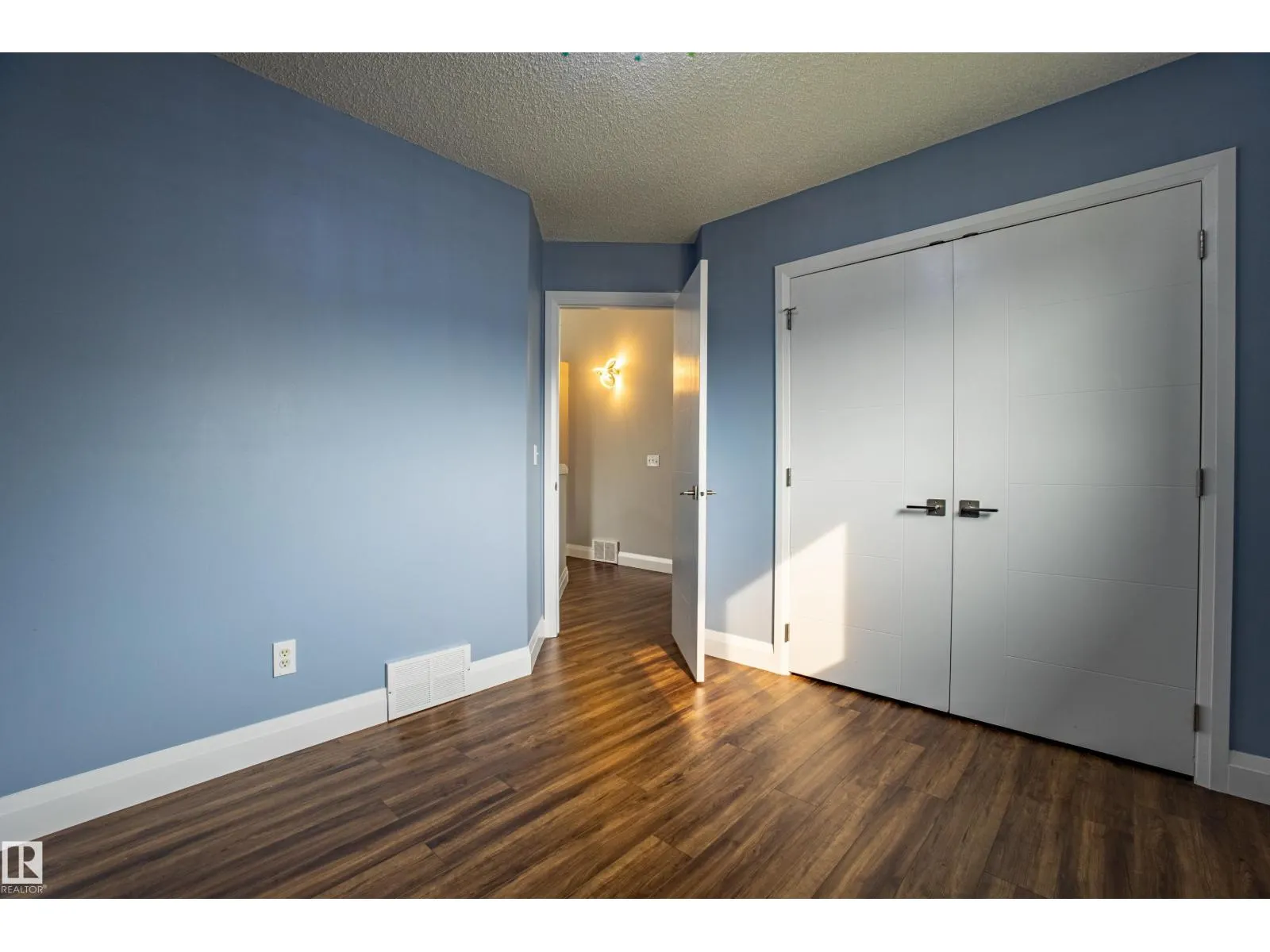 2812 40A AV NW