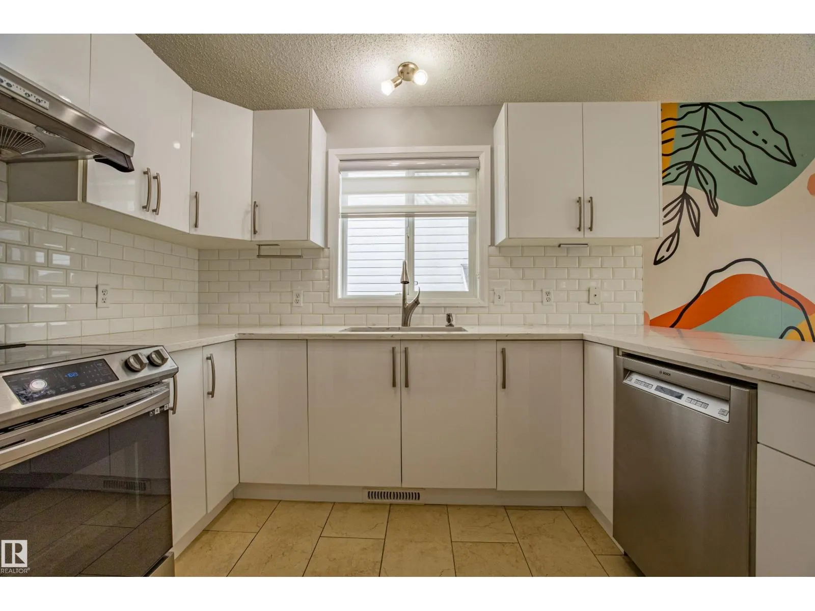 2812 40A AV NW