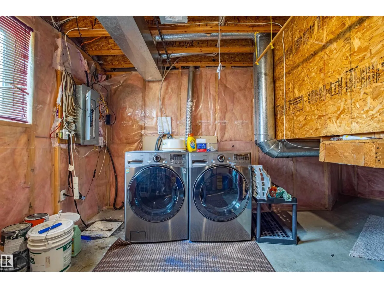 2812 40A AV NW