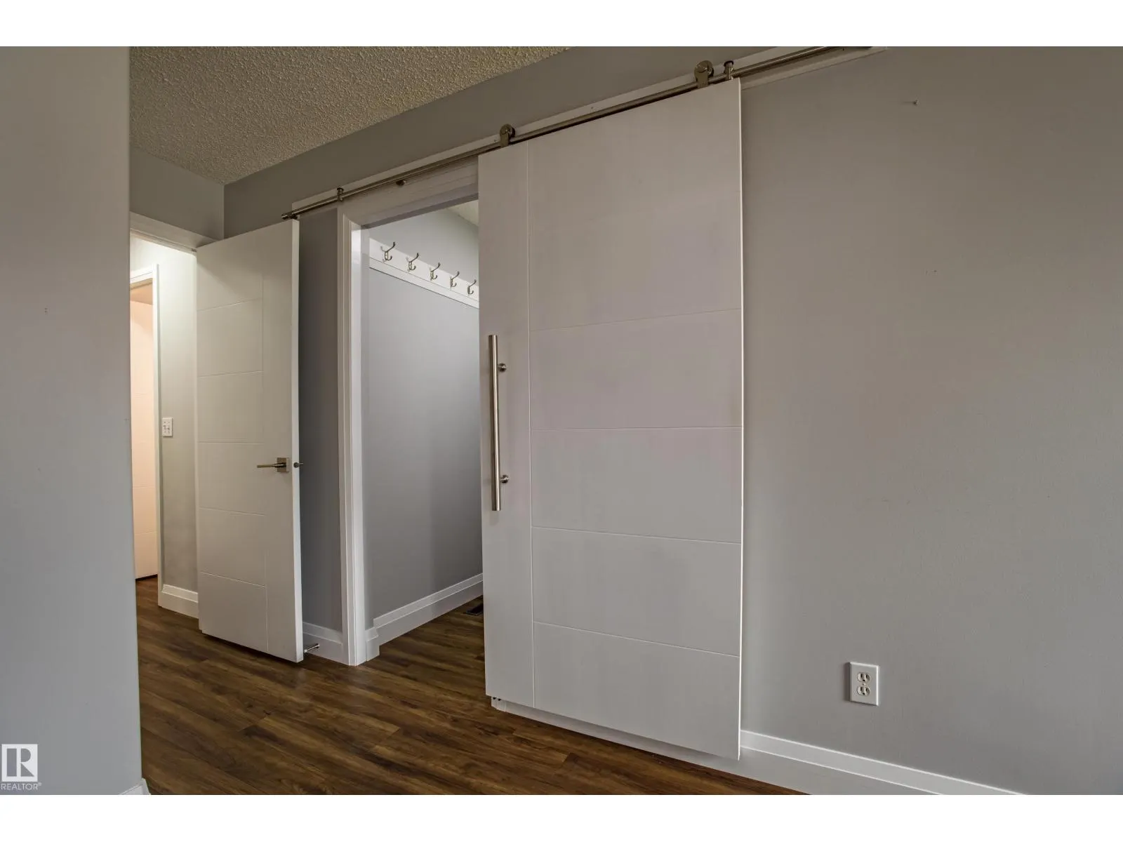 2812 40A AV NW