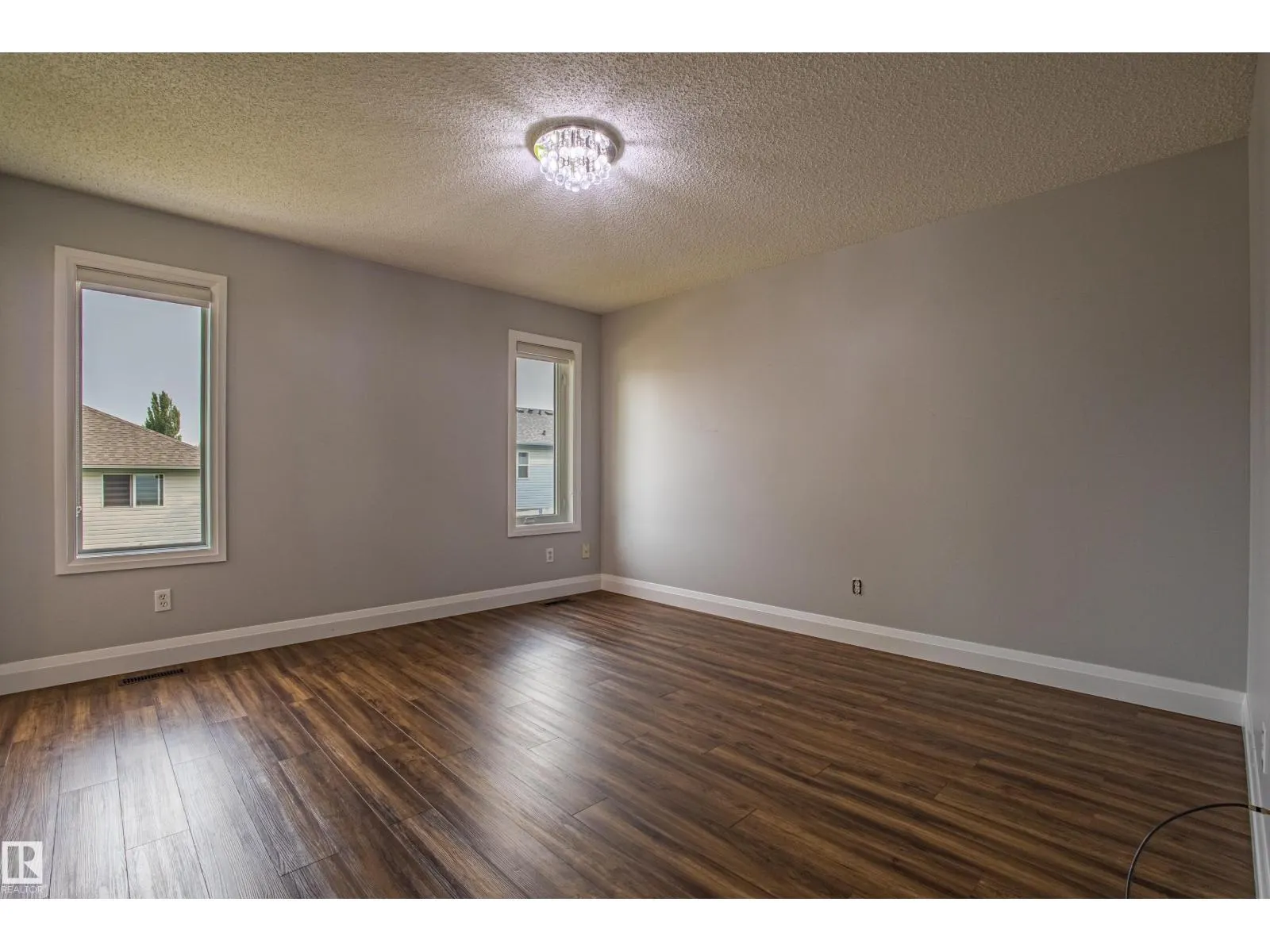 2812 40A AV NW