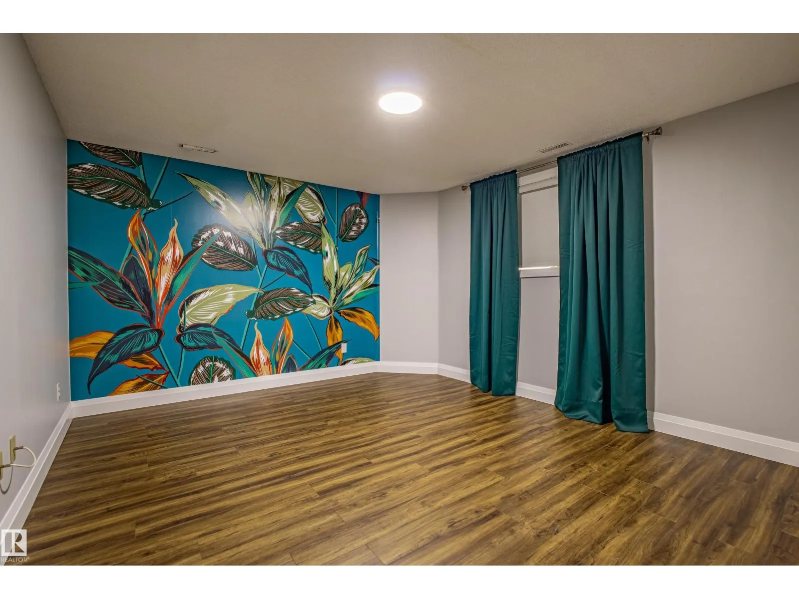 2812 40A AV NW