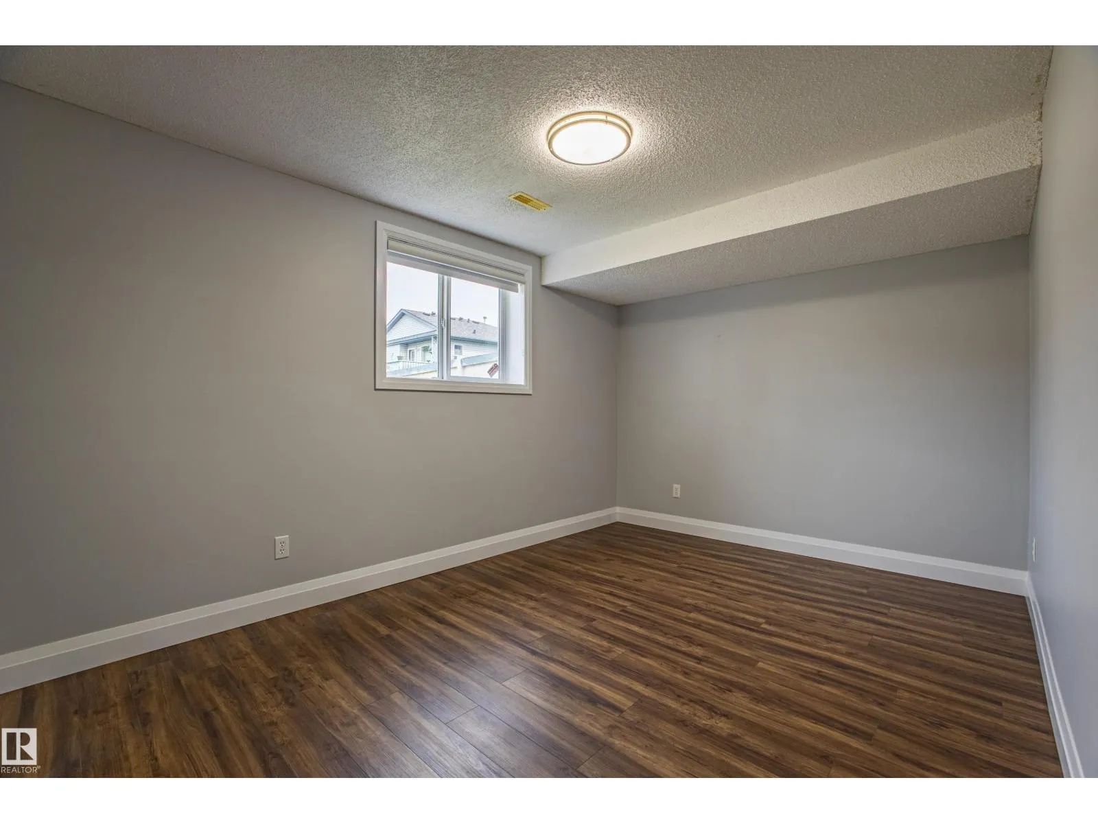 2812 40A AV NW