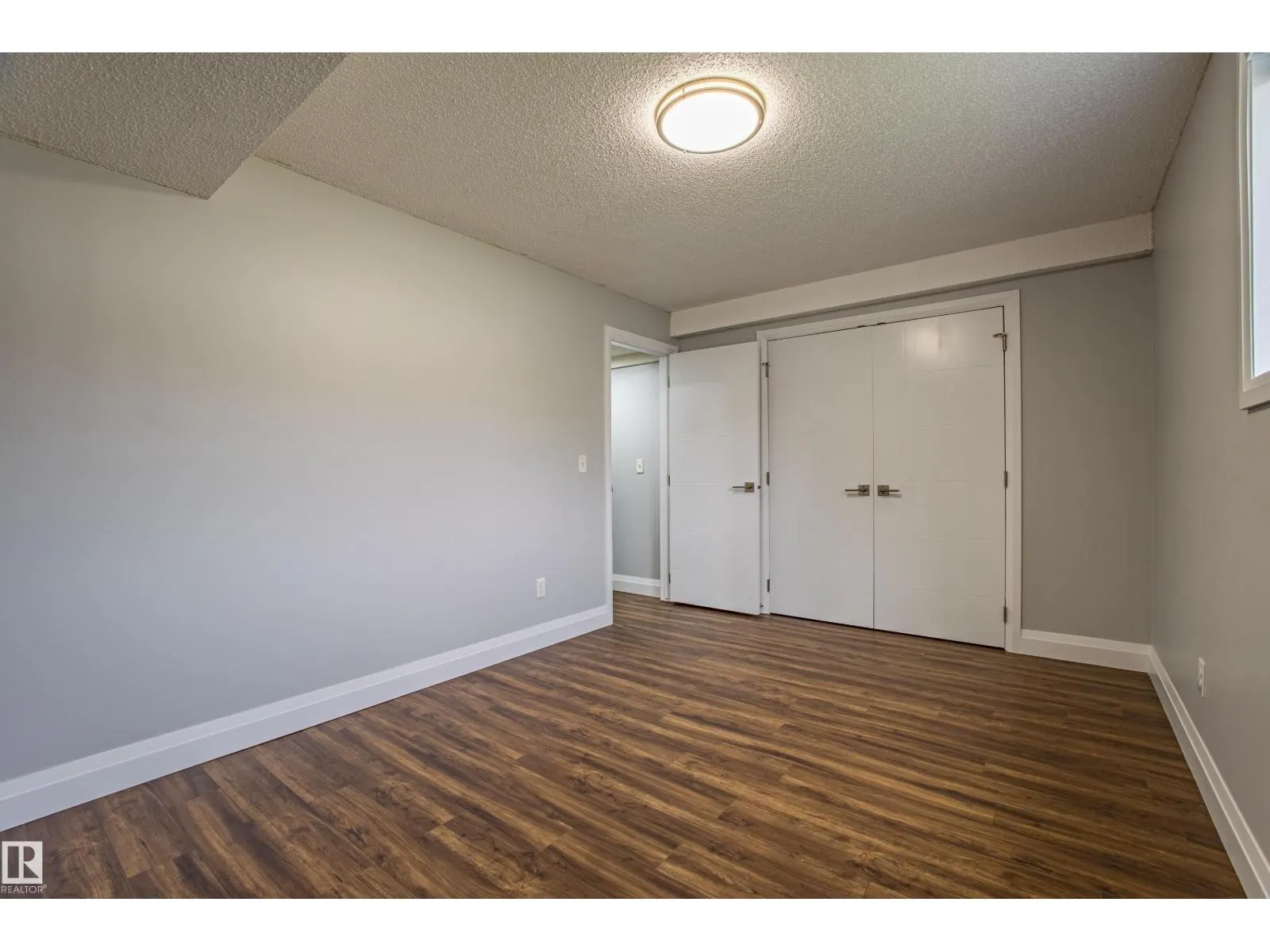 2812 40A AV NW