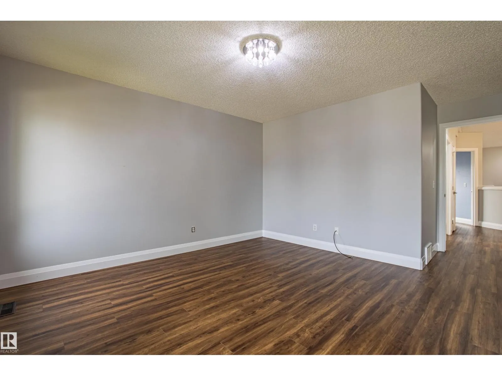 2812 40A AV NW