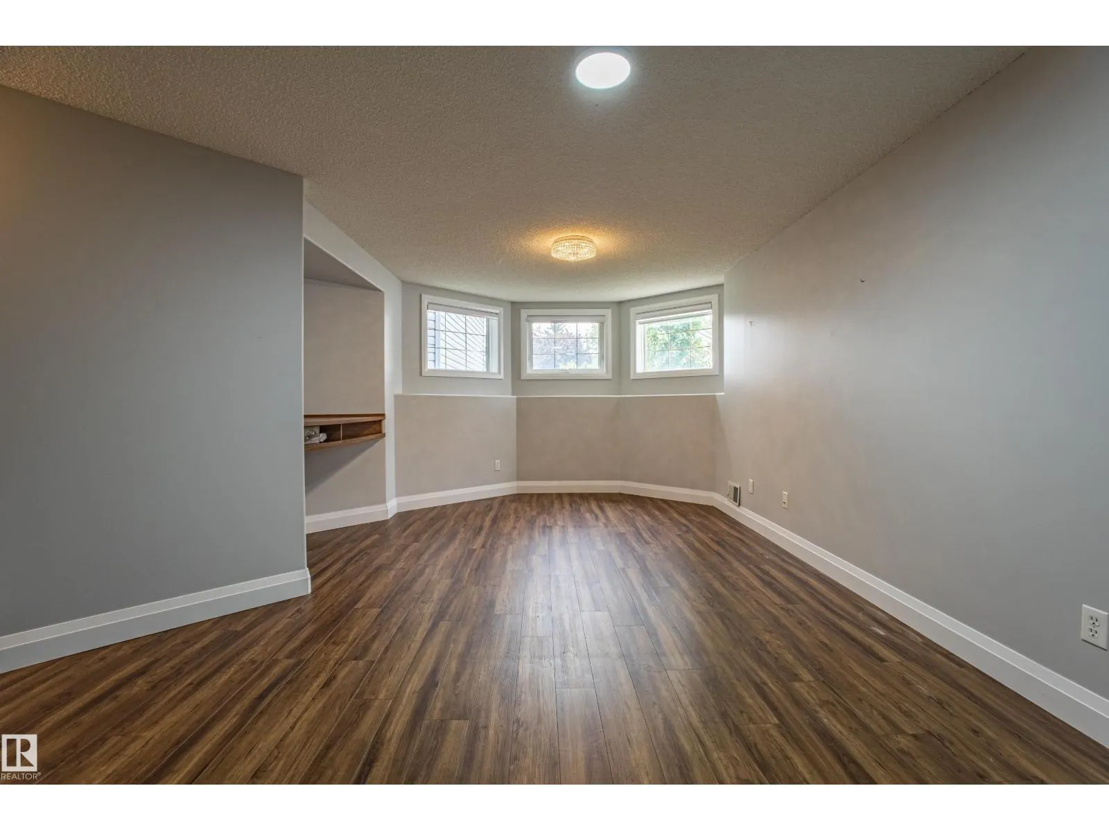 2812 40A AV NW