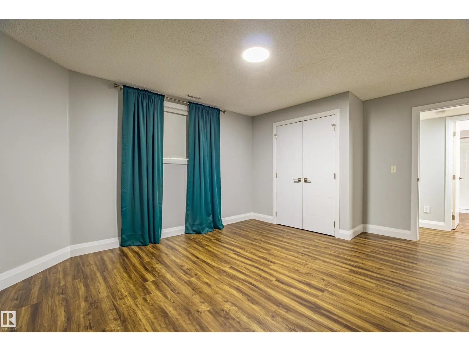 2812 40A AV NW