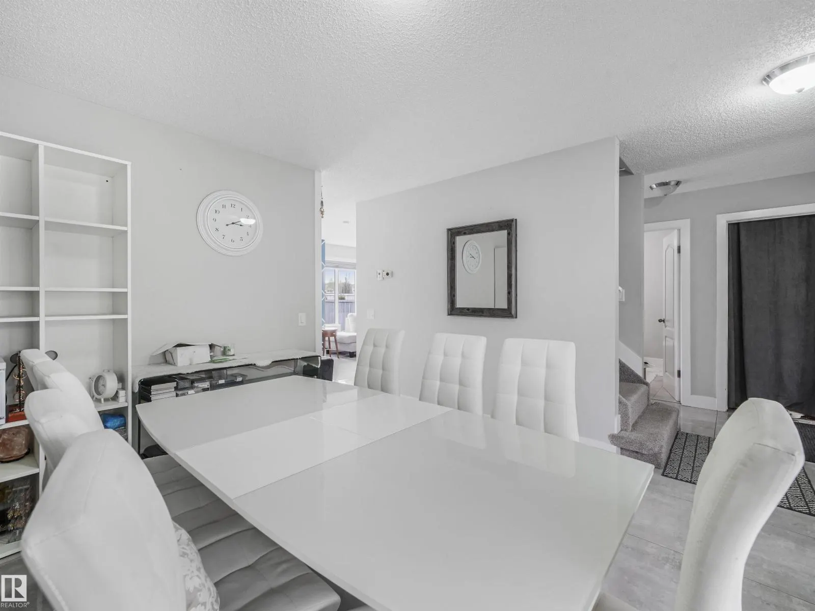 3707 28 ST NW