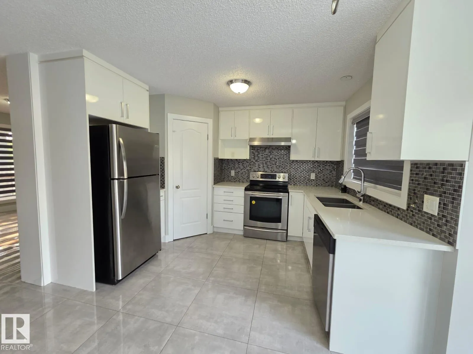 3707 28 ST NW
