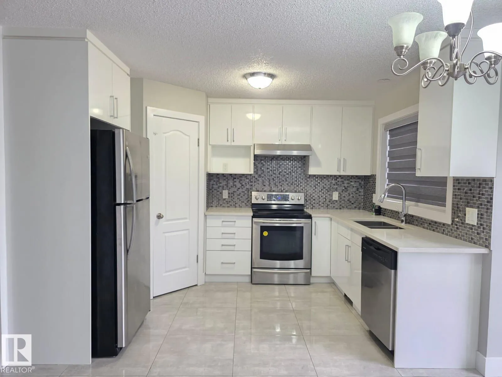 3707 28 ST NW