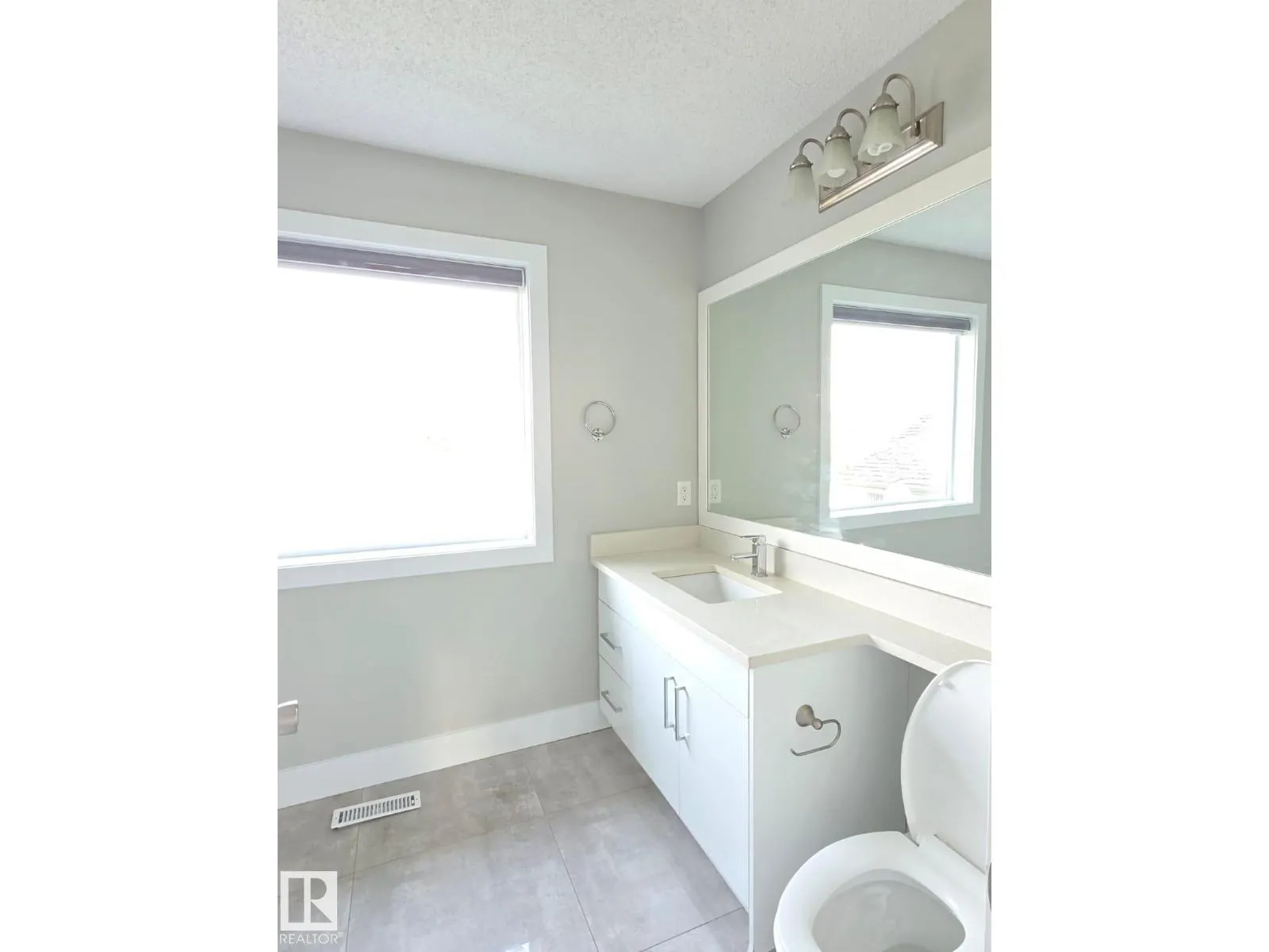 3707 28 ST NW