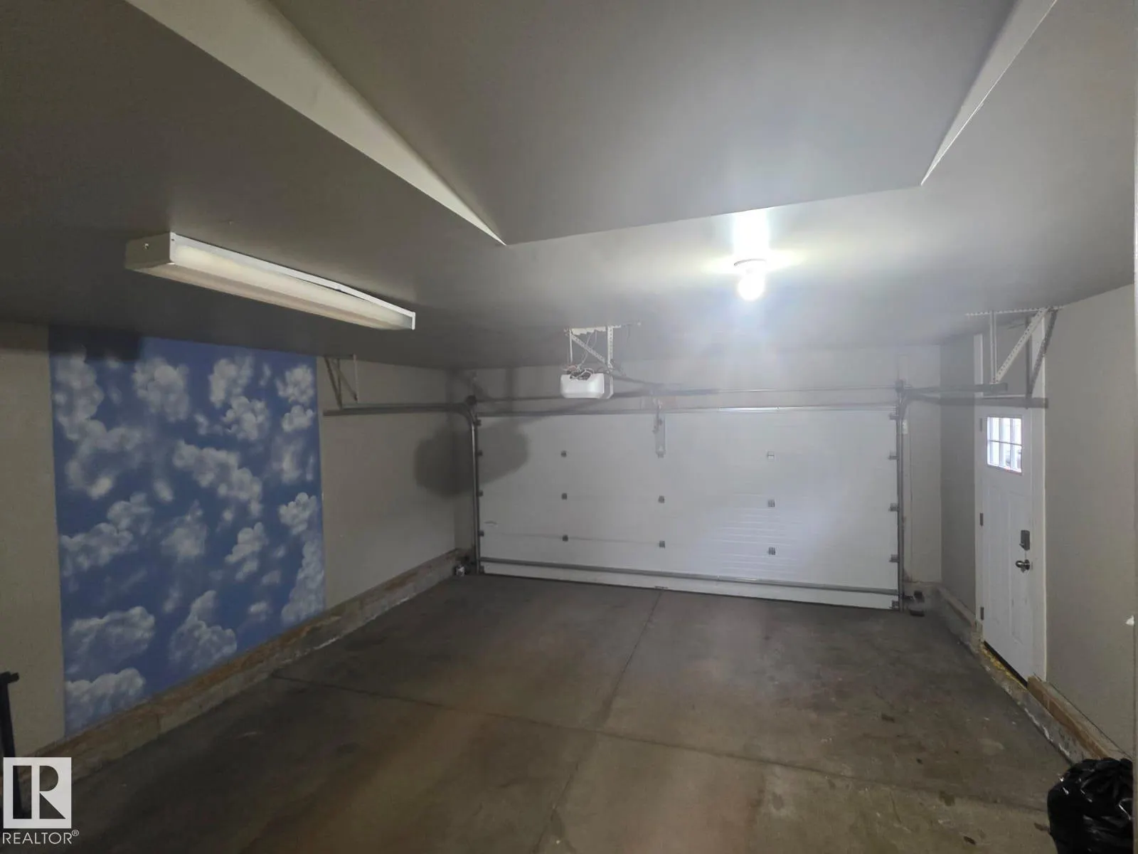 3707 28 ST NW