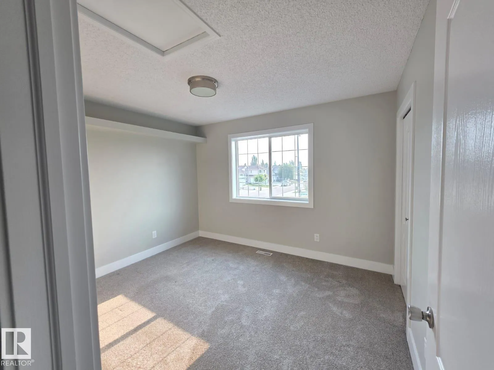 3707 28 ST NW
