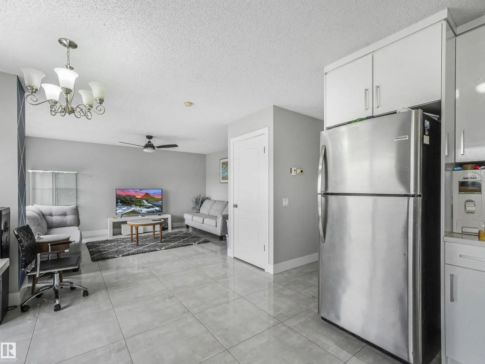 3707 28 ST NW