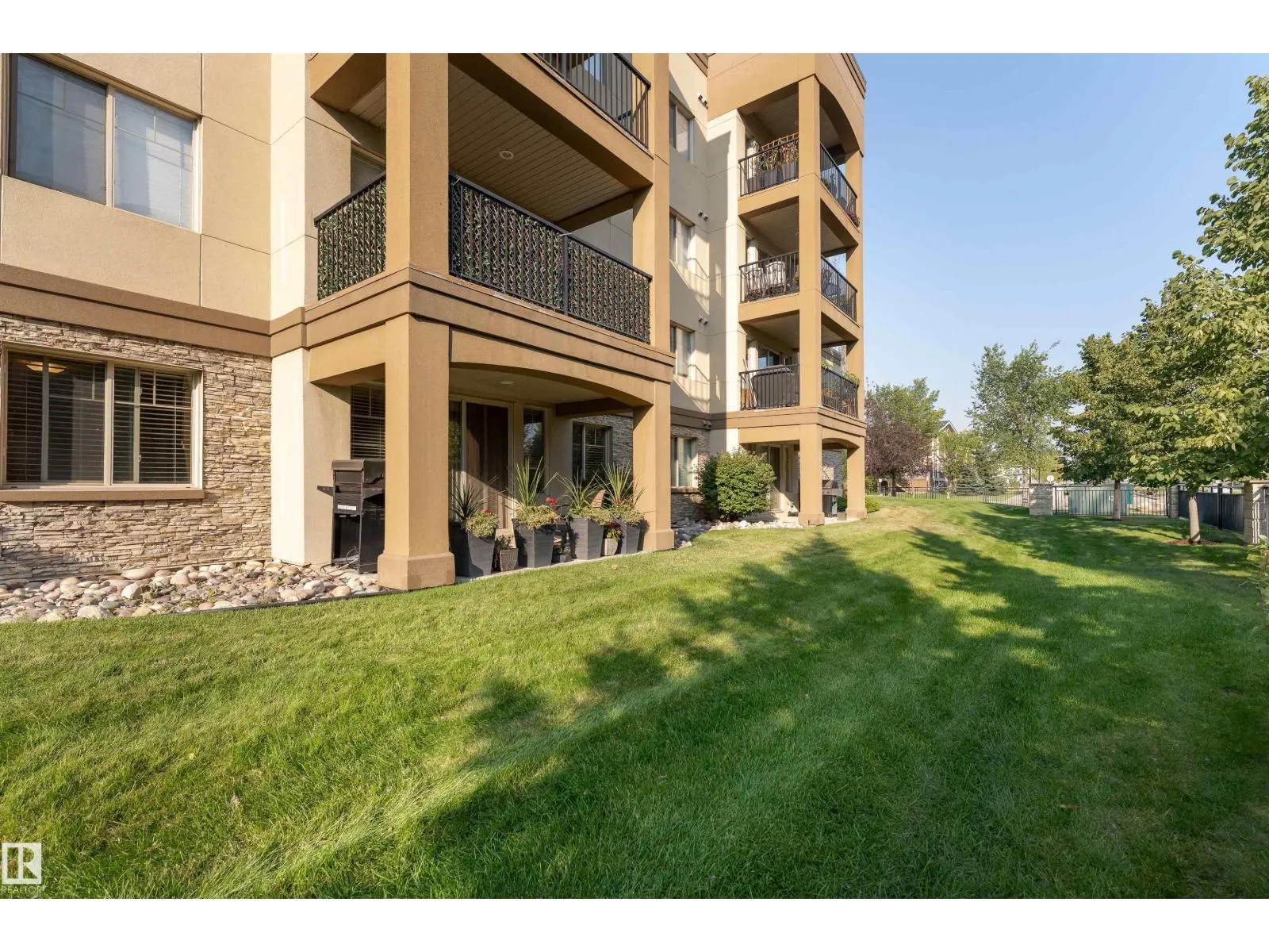 #125 400 Palisades WY