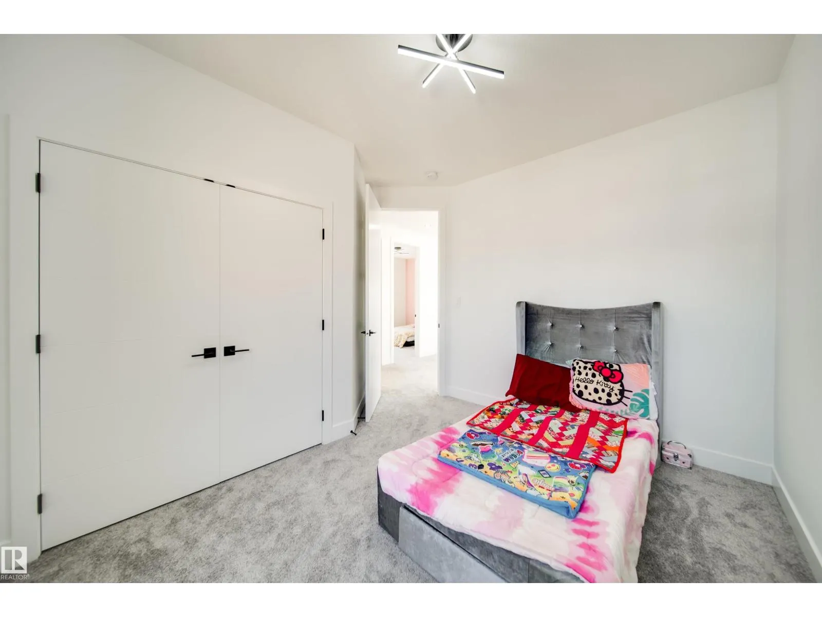 1831 63 AV NE