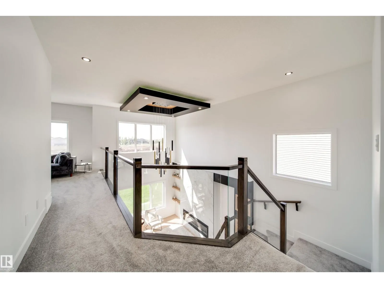 1831 63 AV NE