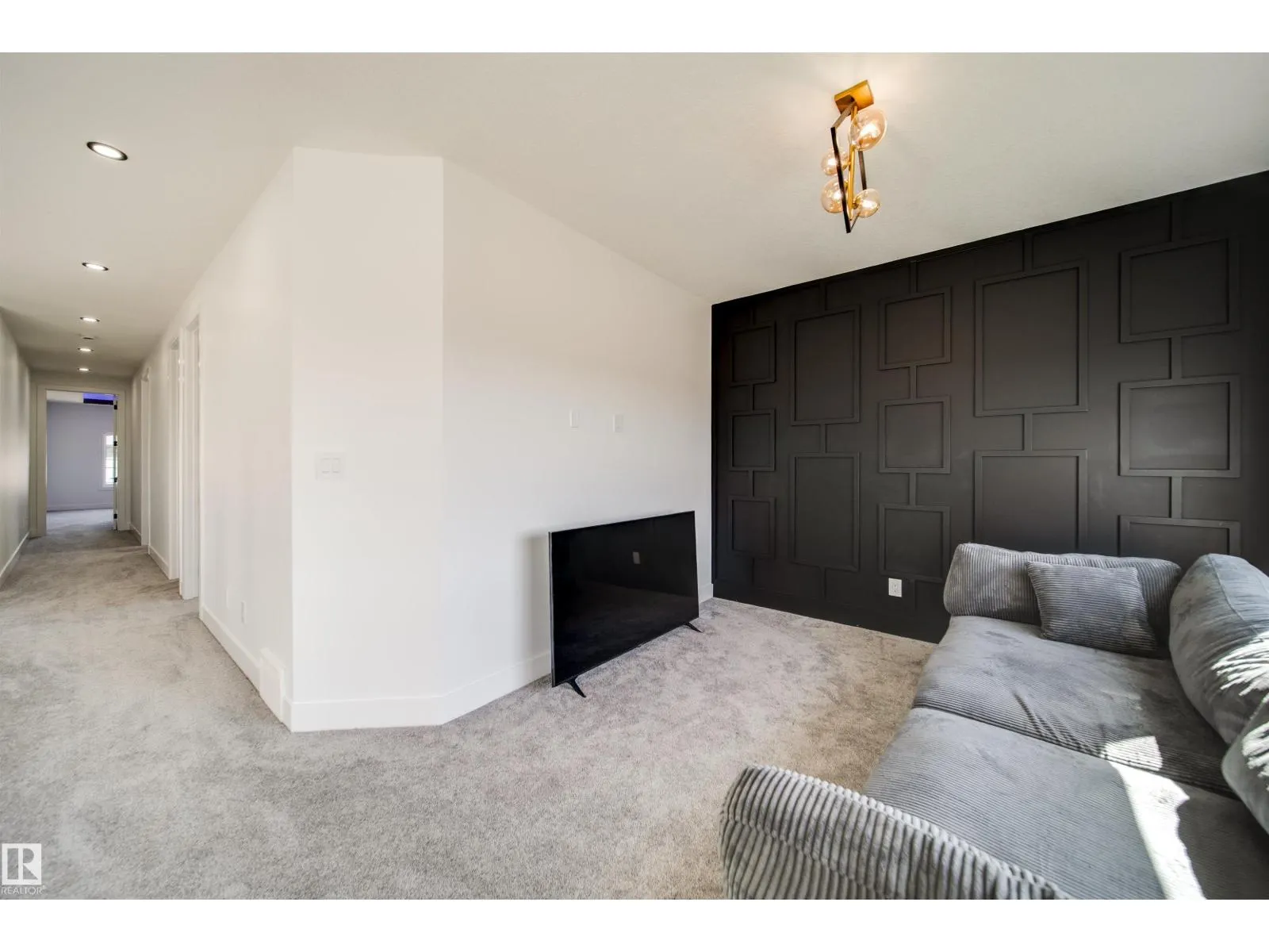 1831 63 AV NE