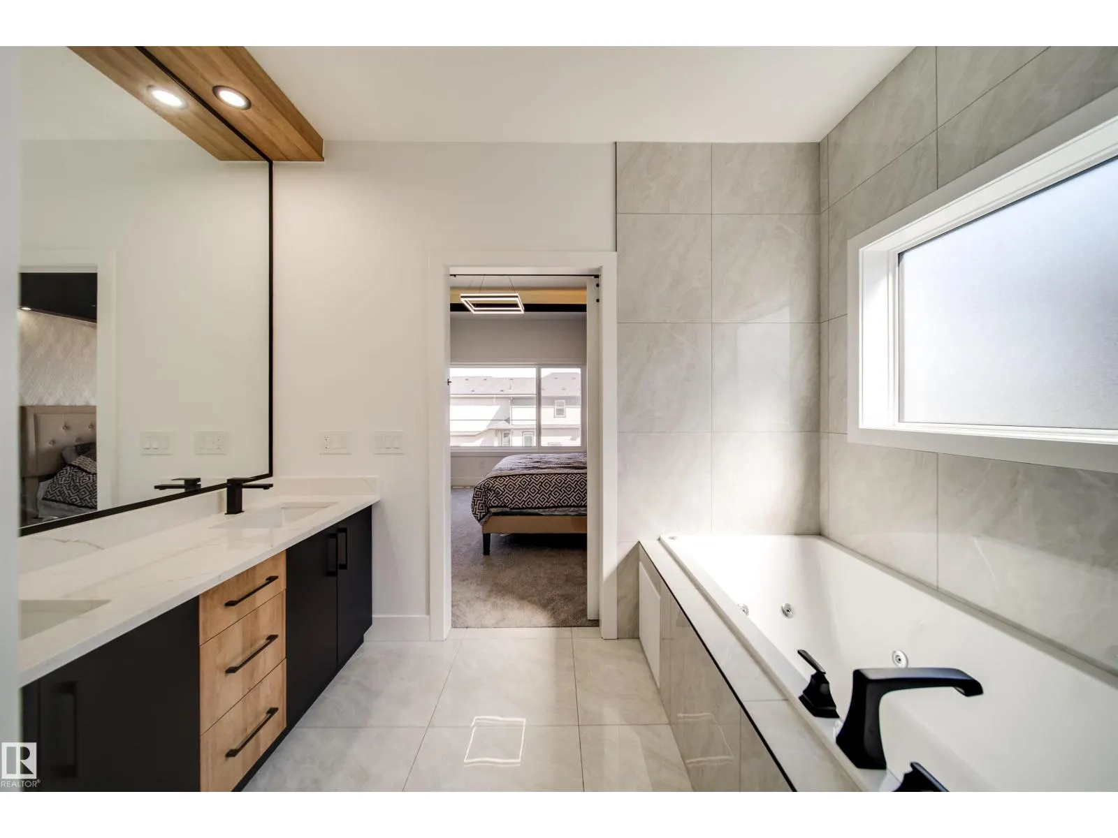 1831 63 AV NE