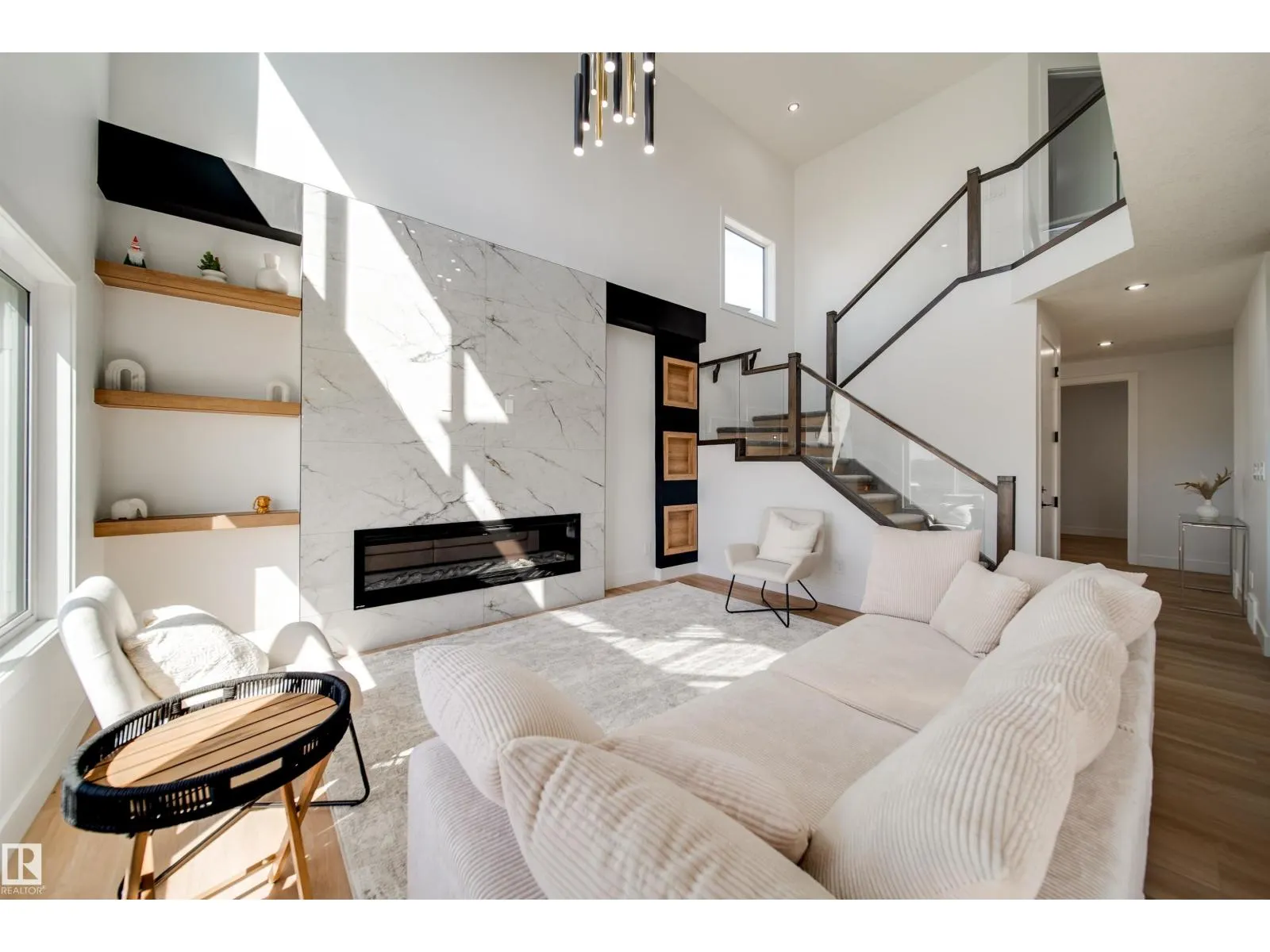 1831 63 AV NE
