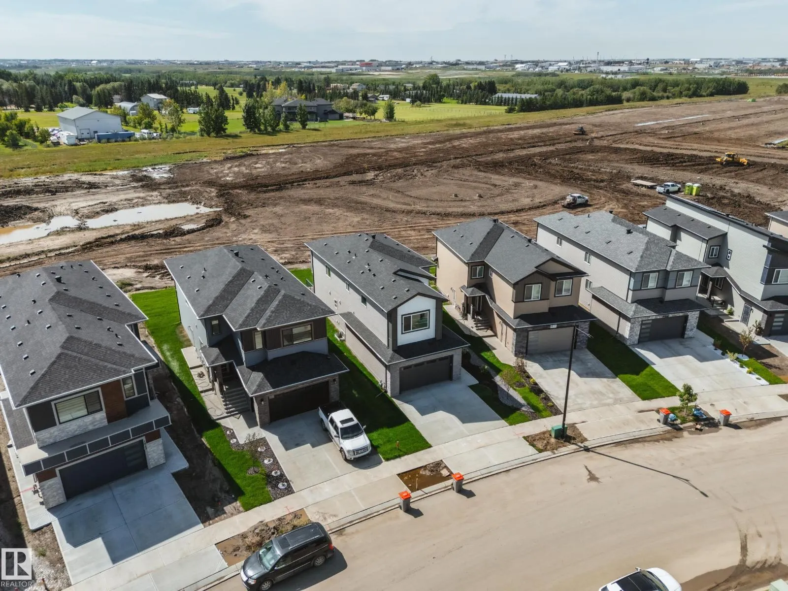 1831 63 AV NE