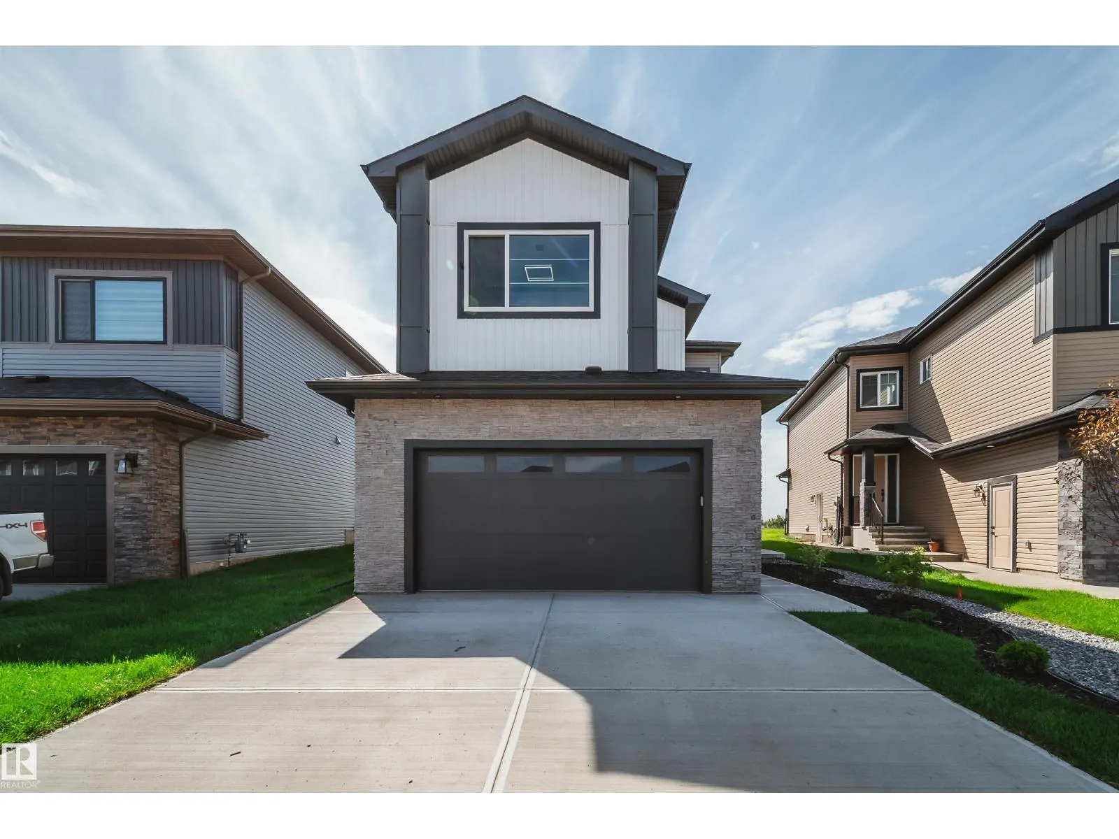 1831 63 AV NE