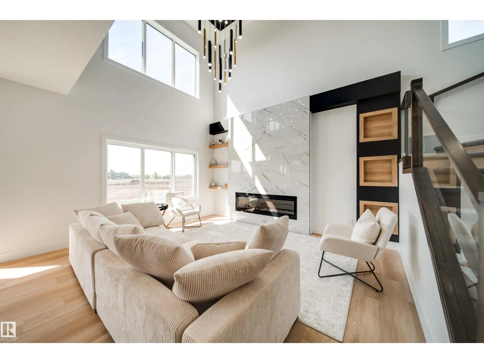 1831 63 AV NE