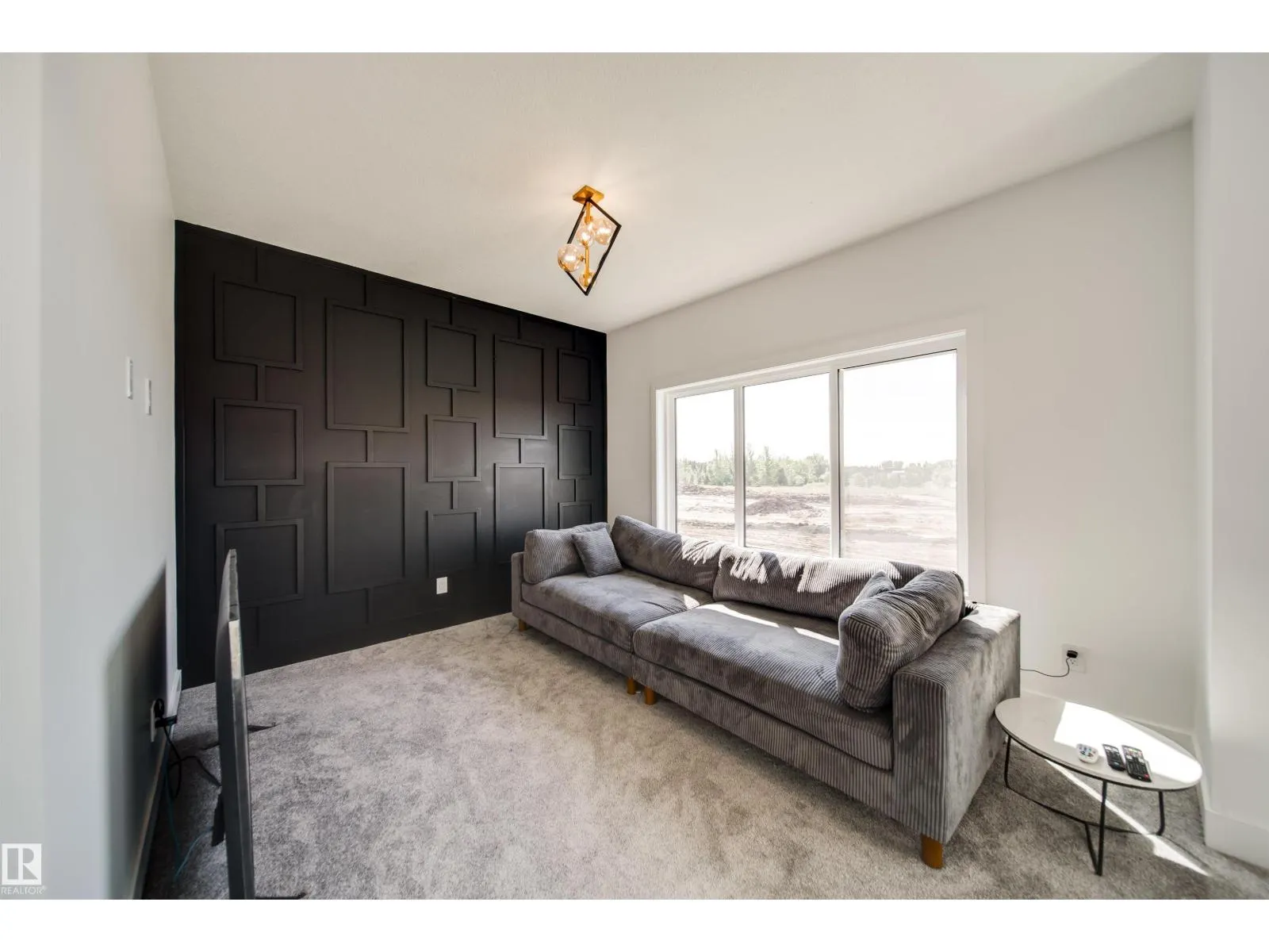1831 63 AV NE