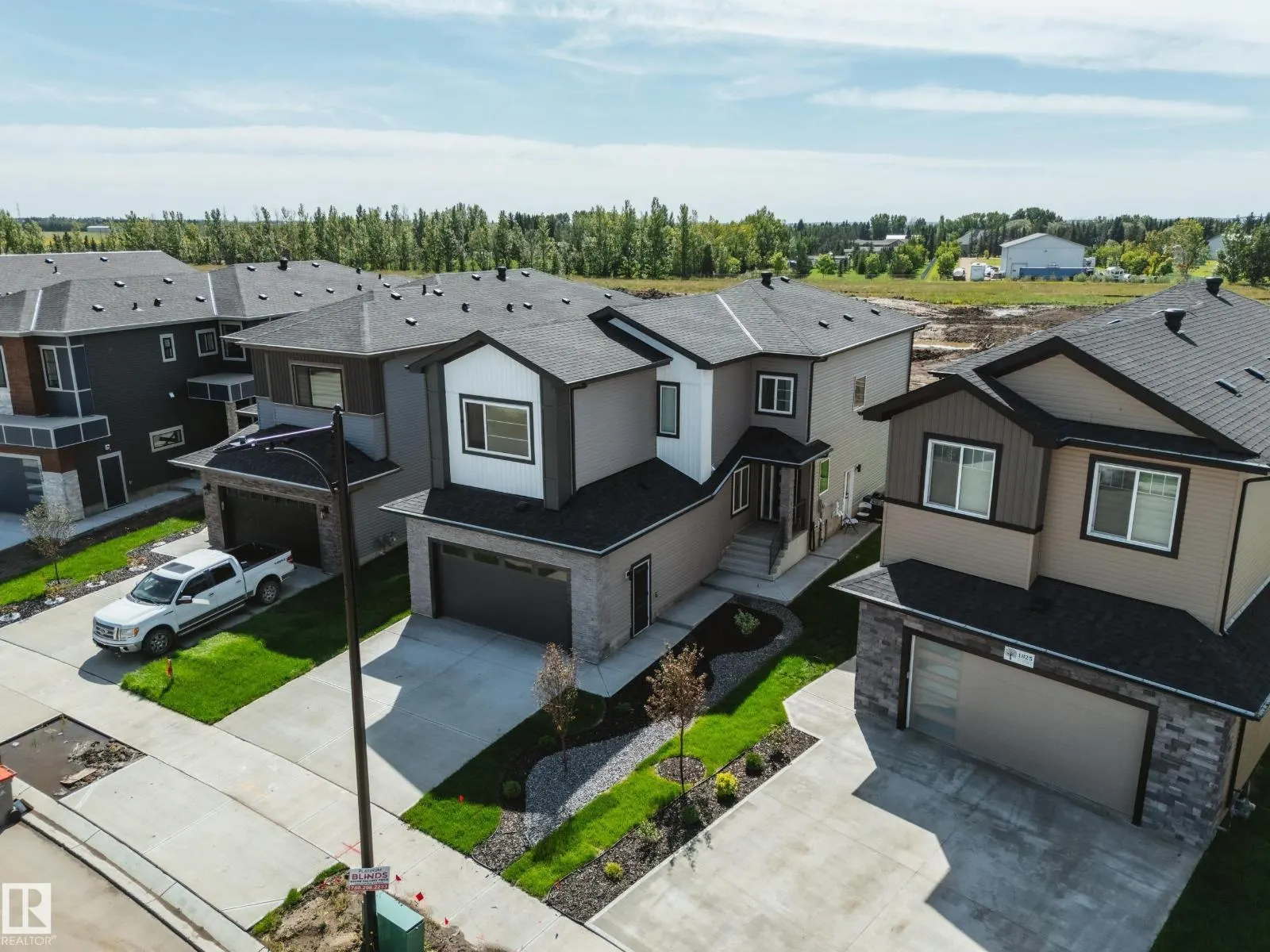 1831 63 AV NE