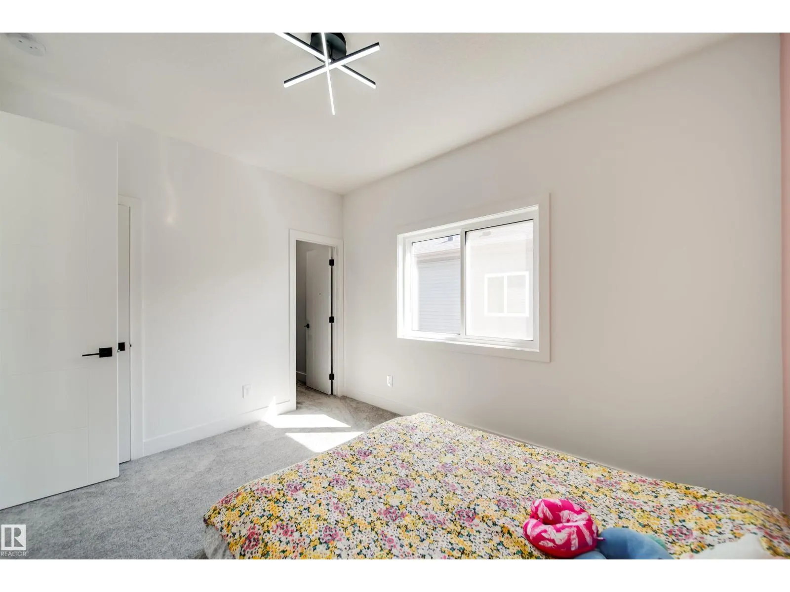 1831 63 AV NE