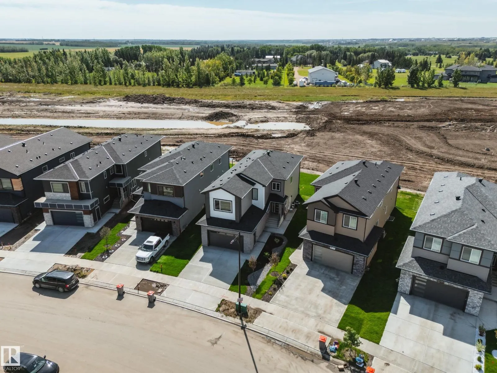 1831 63 AV NE