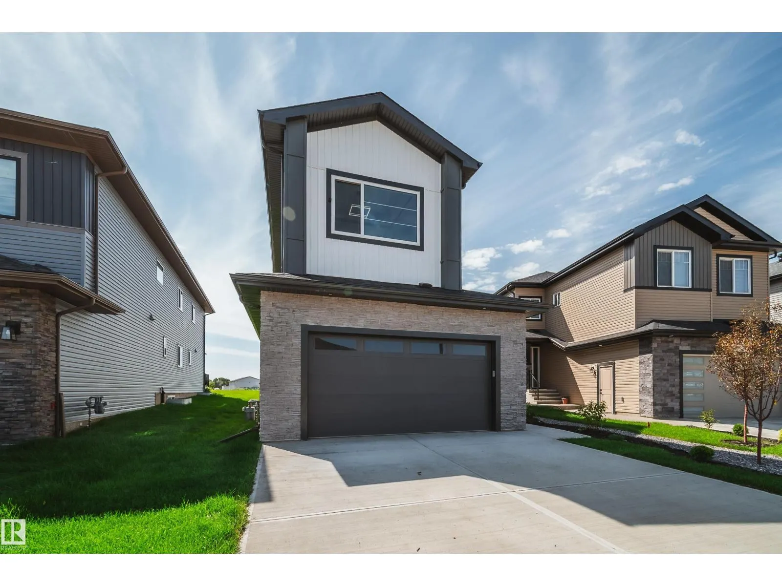 1831 63 AV NE