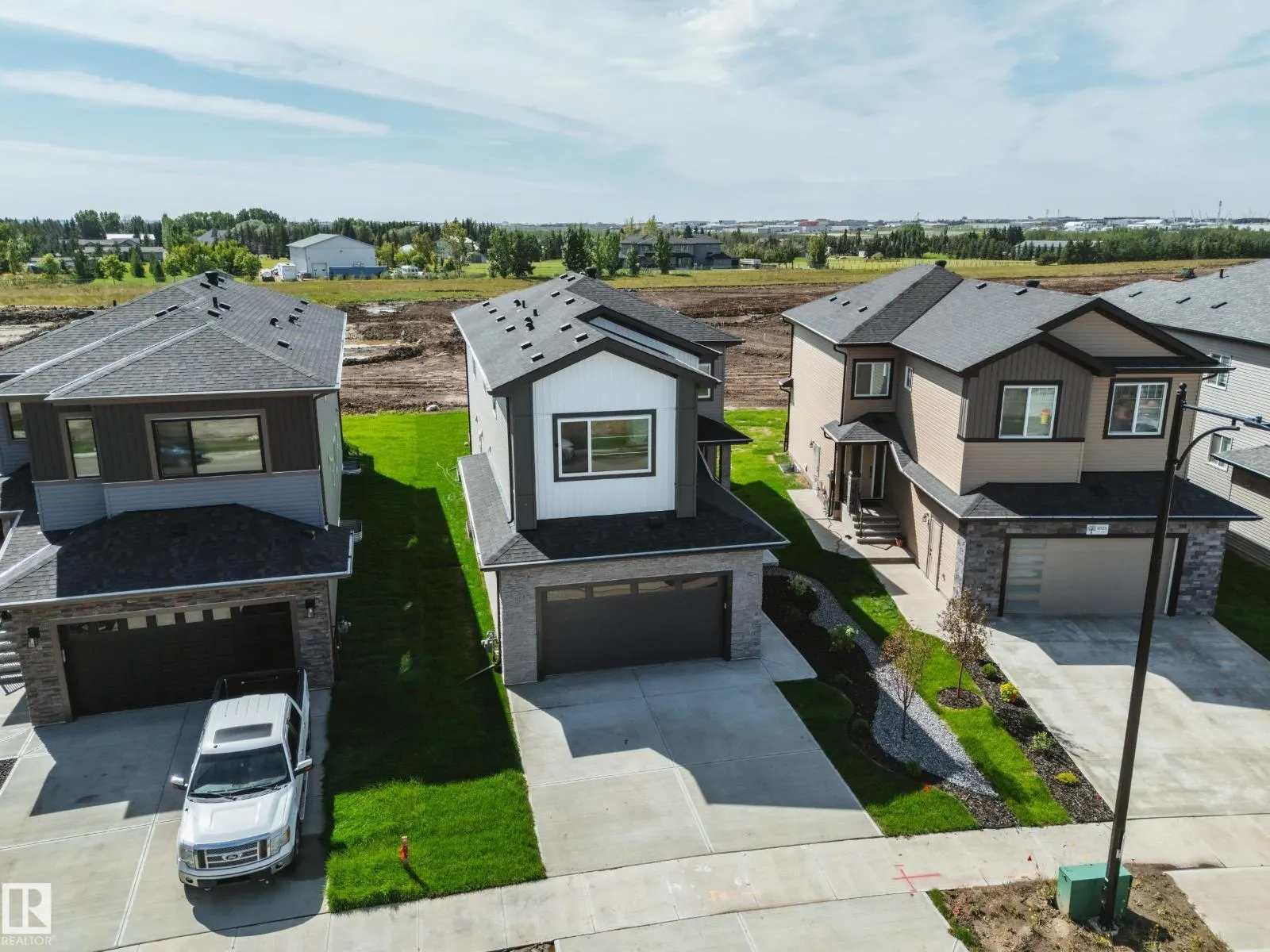1831 63 AV NE