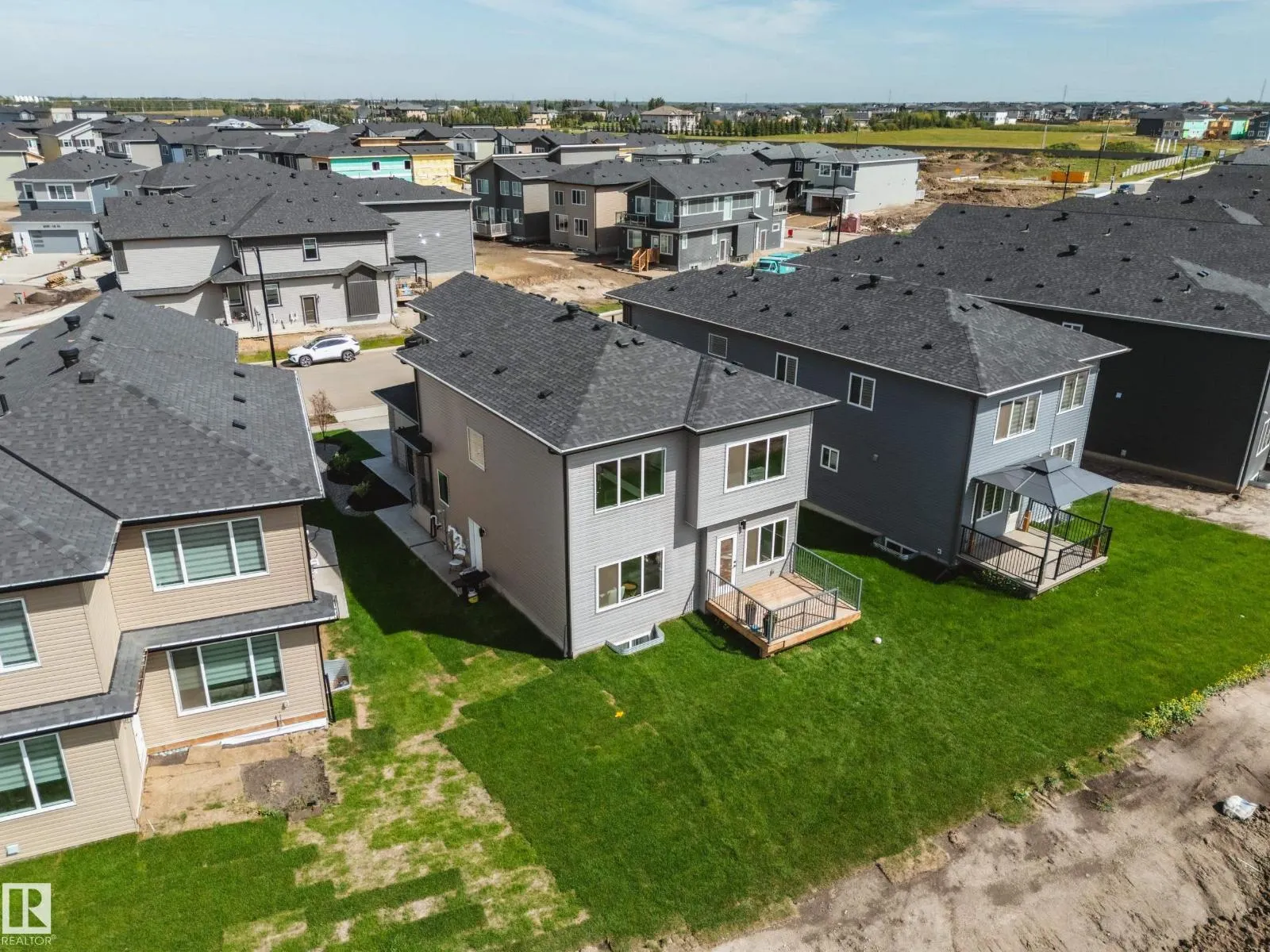1831 63 AV NE