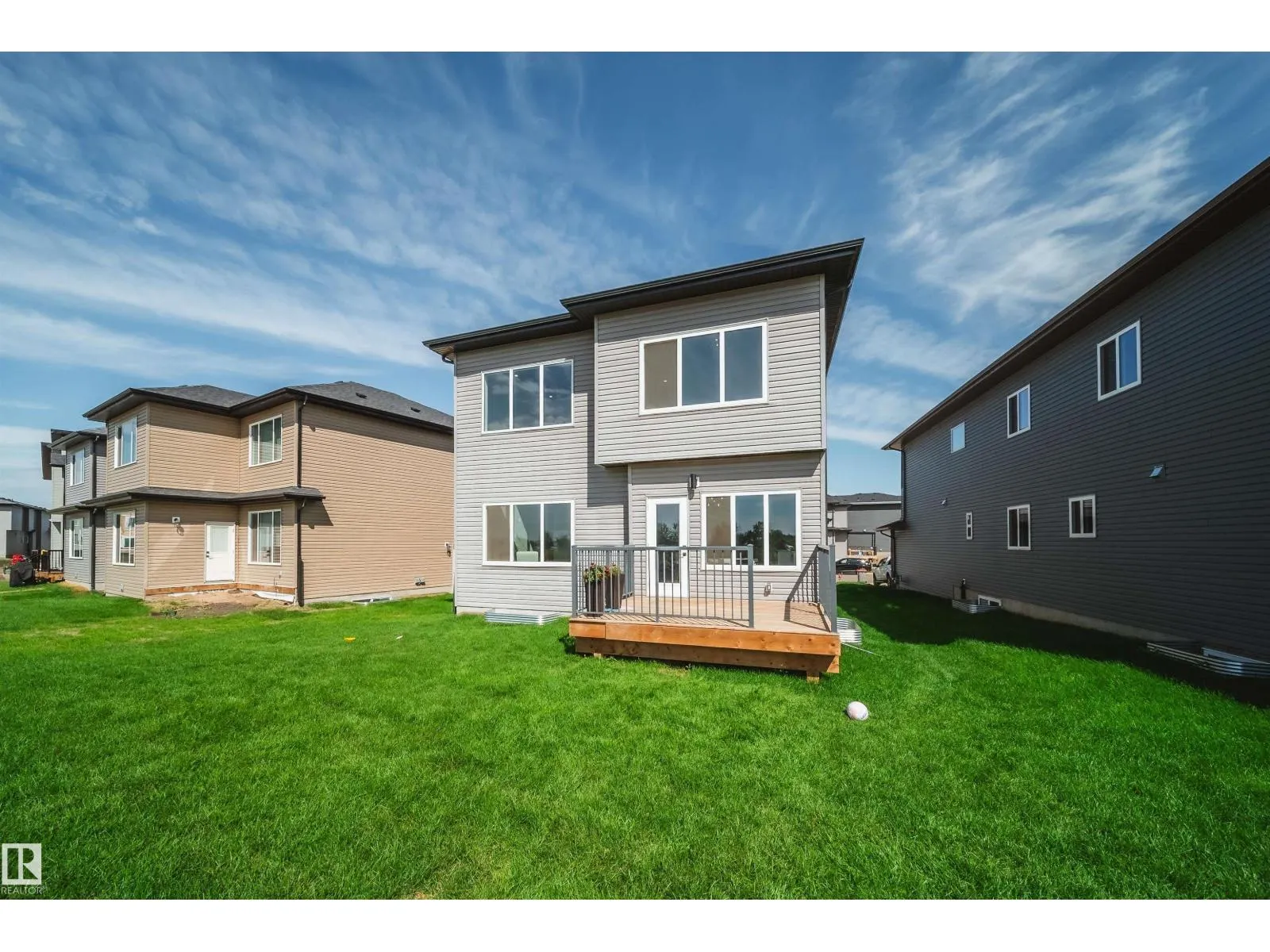 1831 63 AV NE