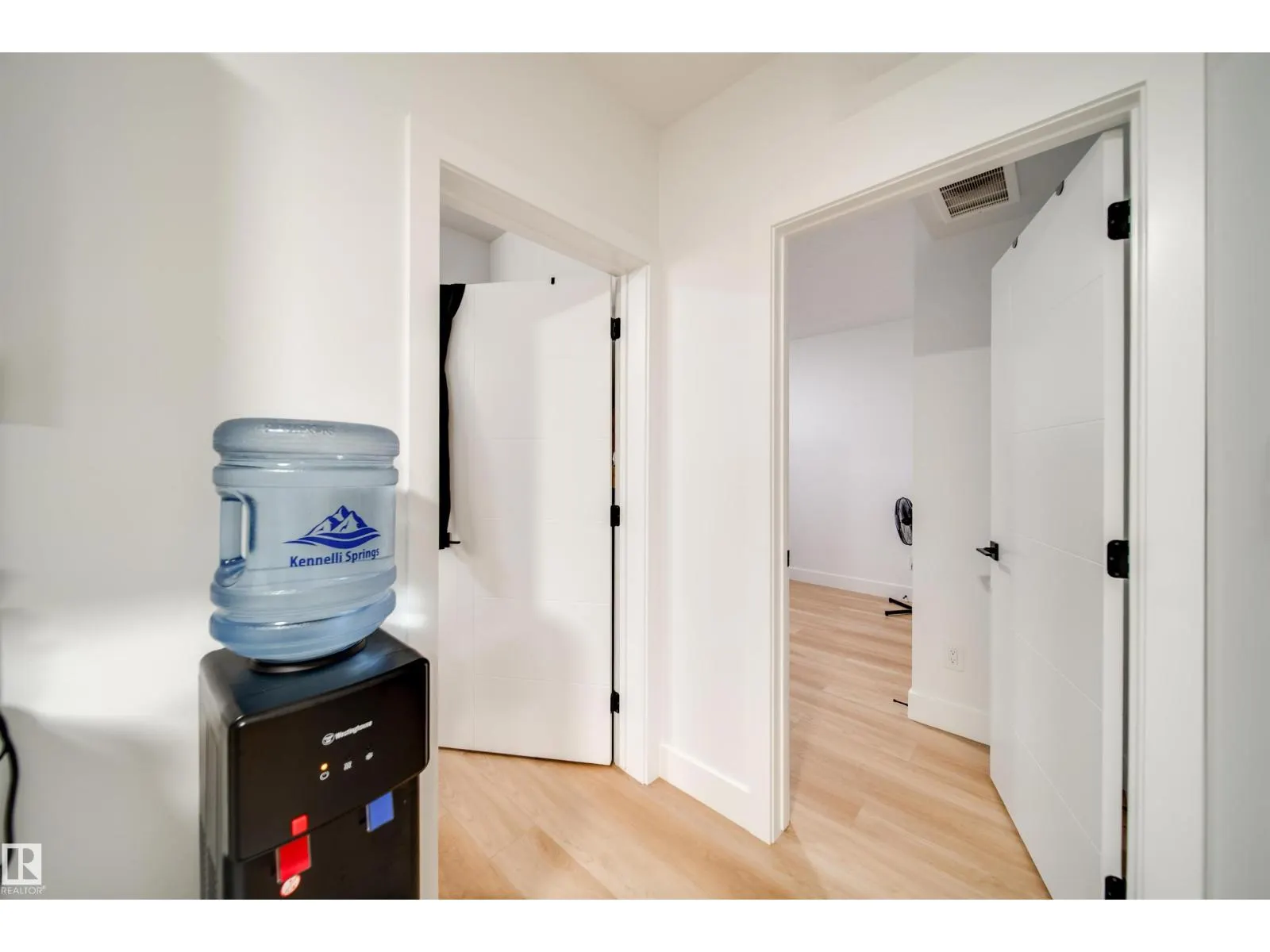1831 63 AV NE