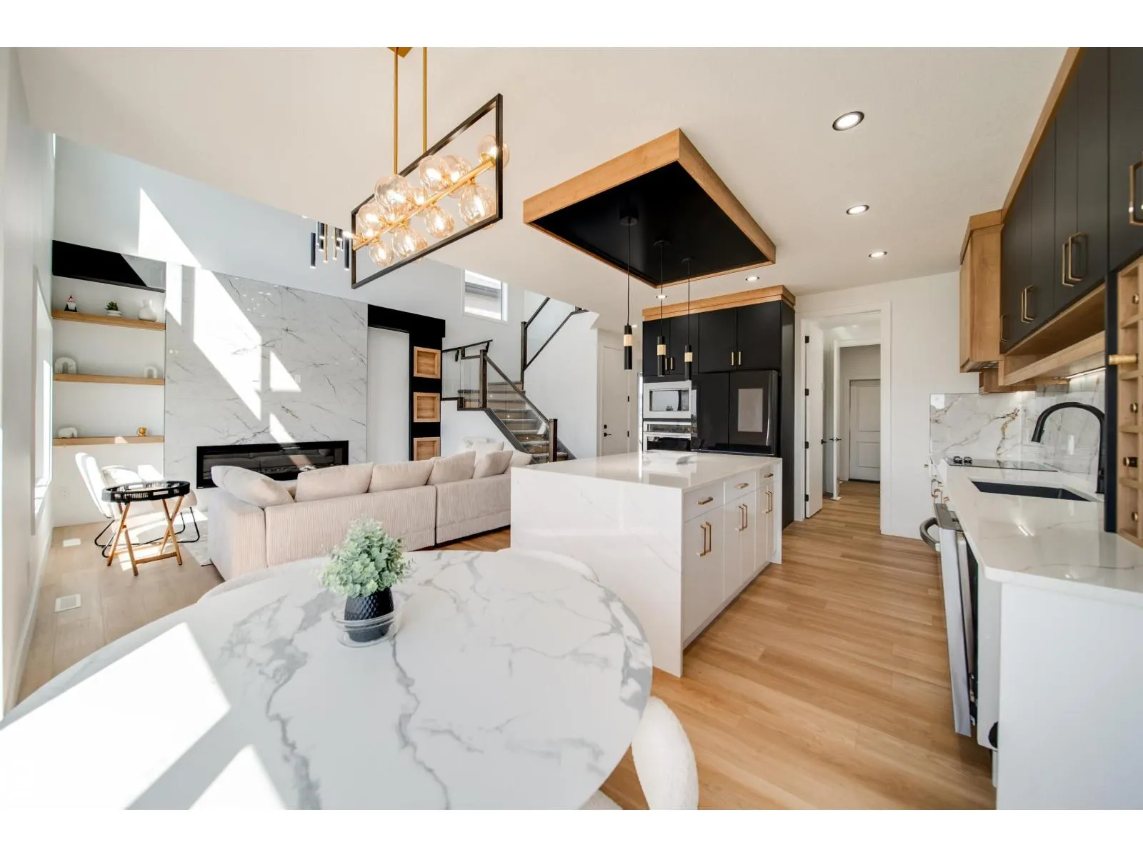 1831 63 AV NE