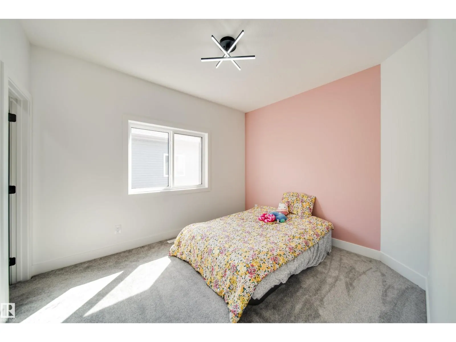 1831 63 AV NE