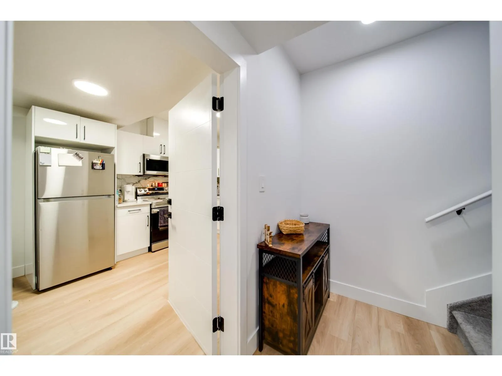 1831 63 AV NE