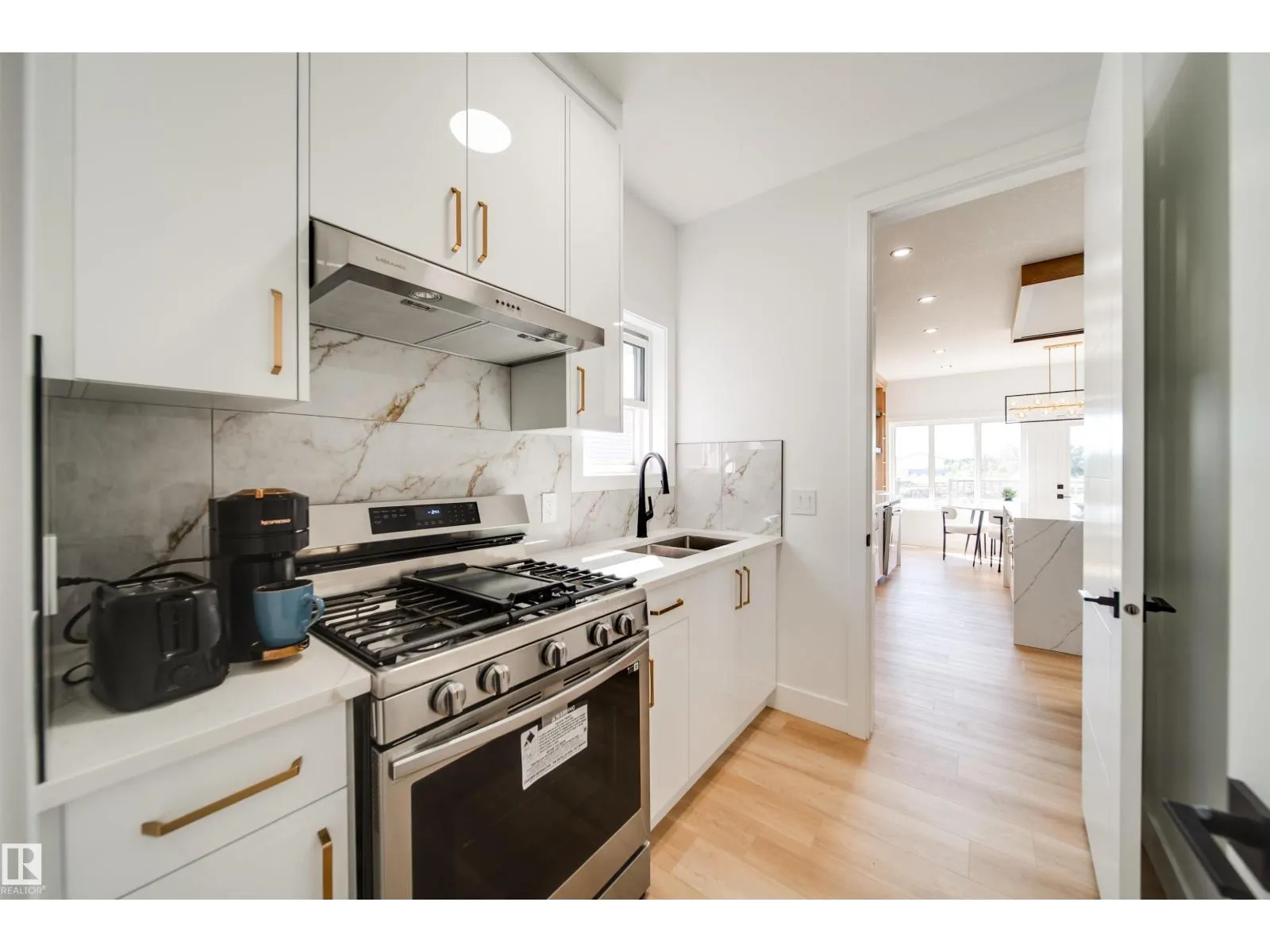 1831 63 AV NE