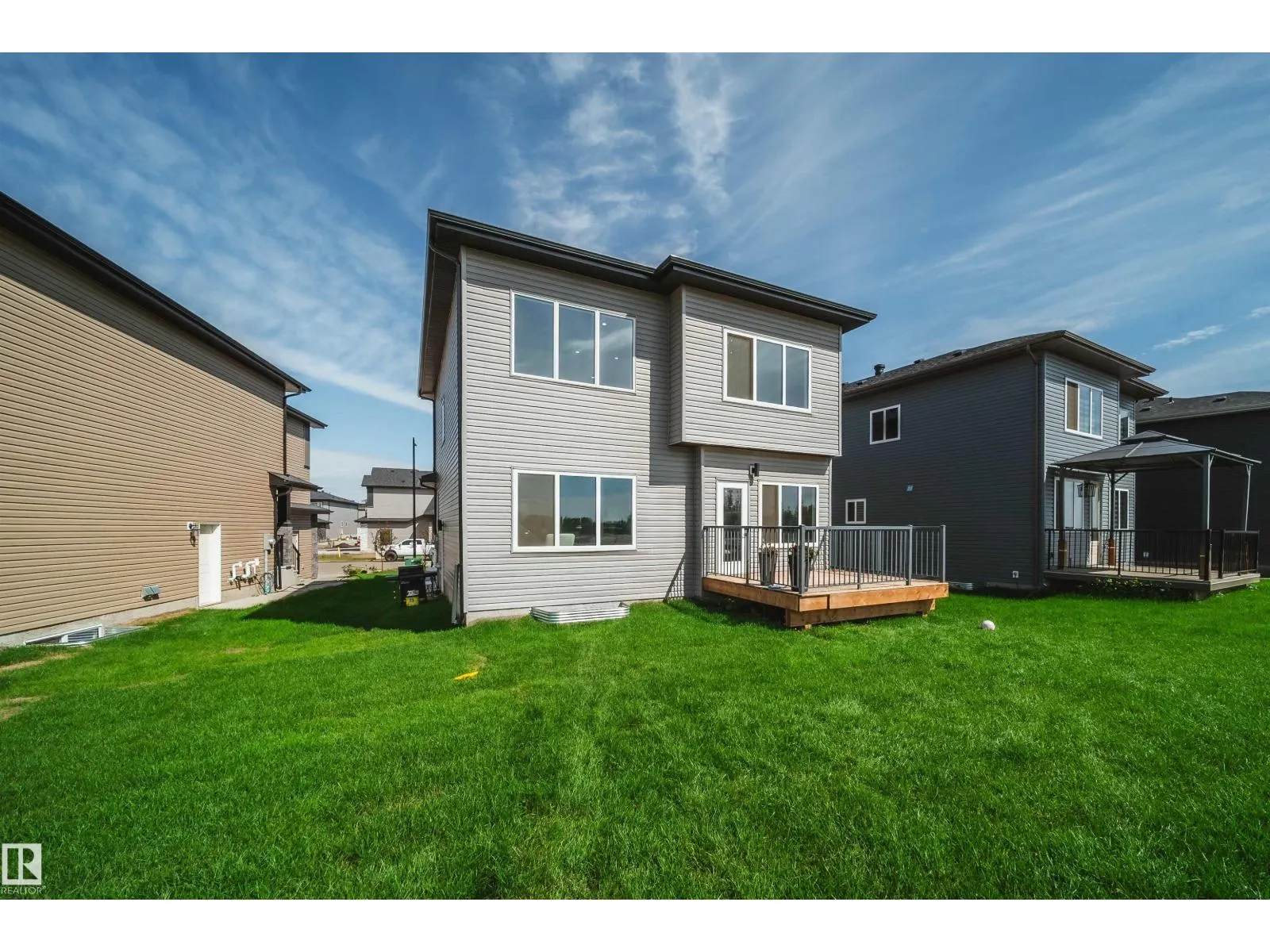 1831 63 AV NE