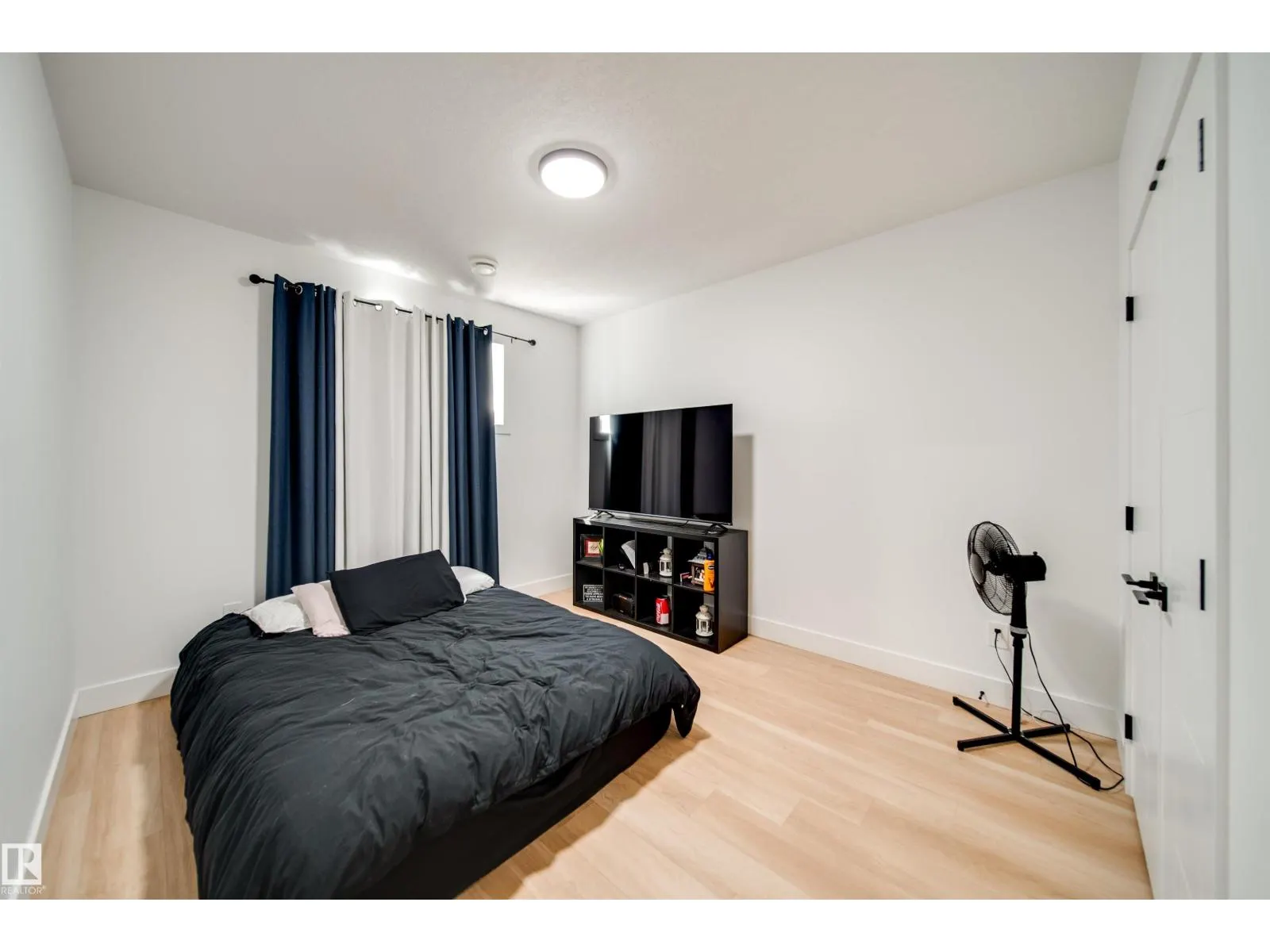 1831 63 AV NE