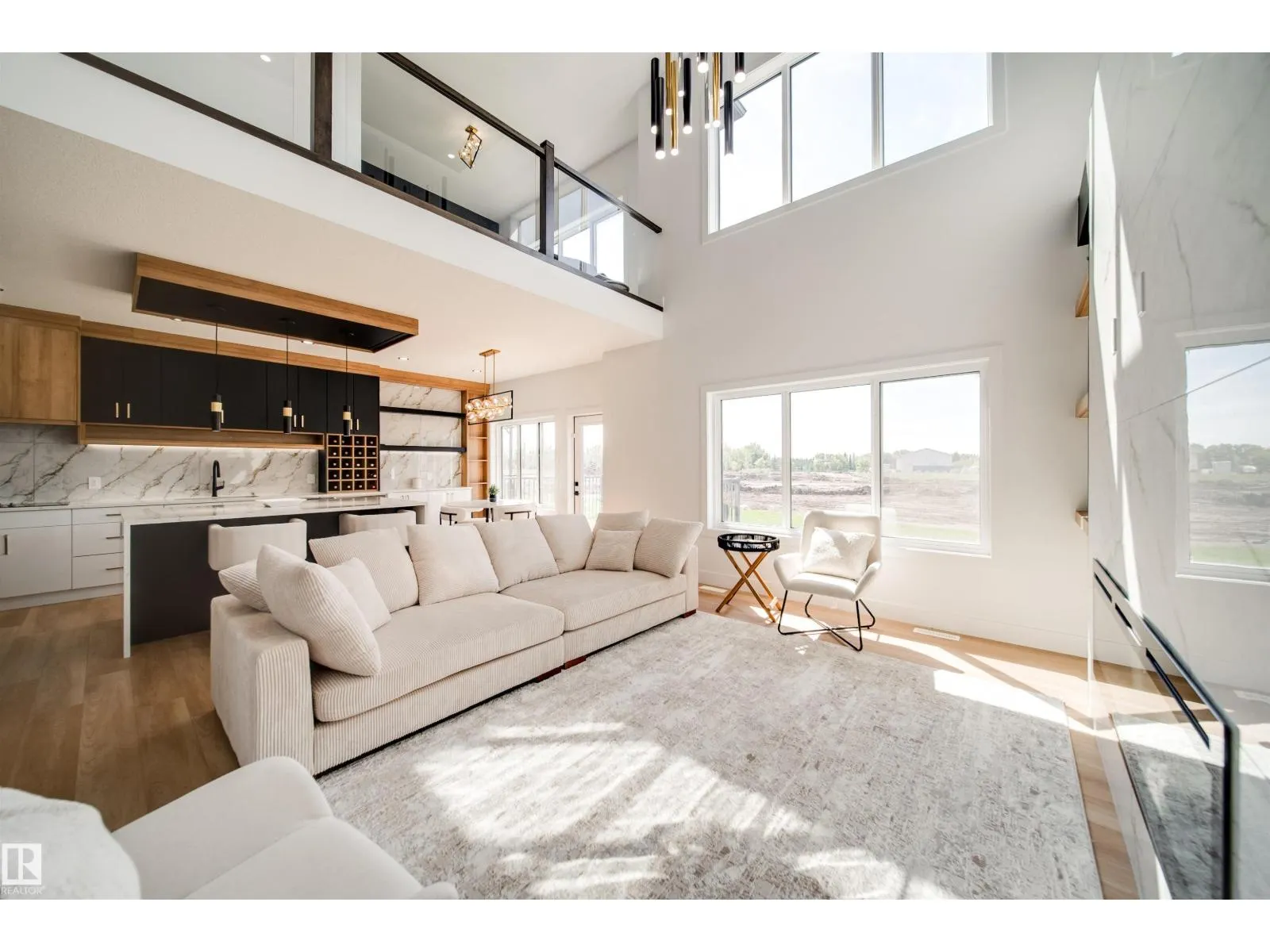1831 63 AV NE