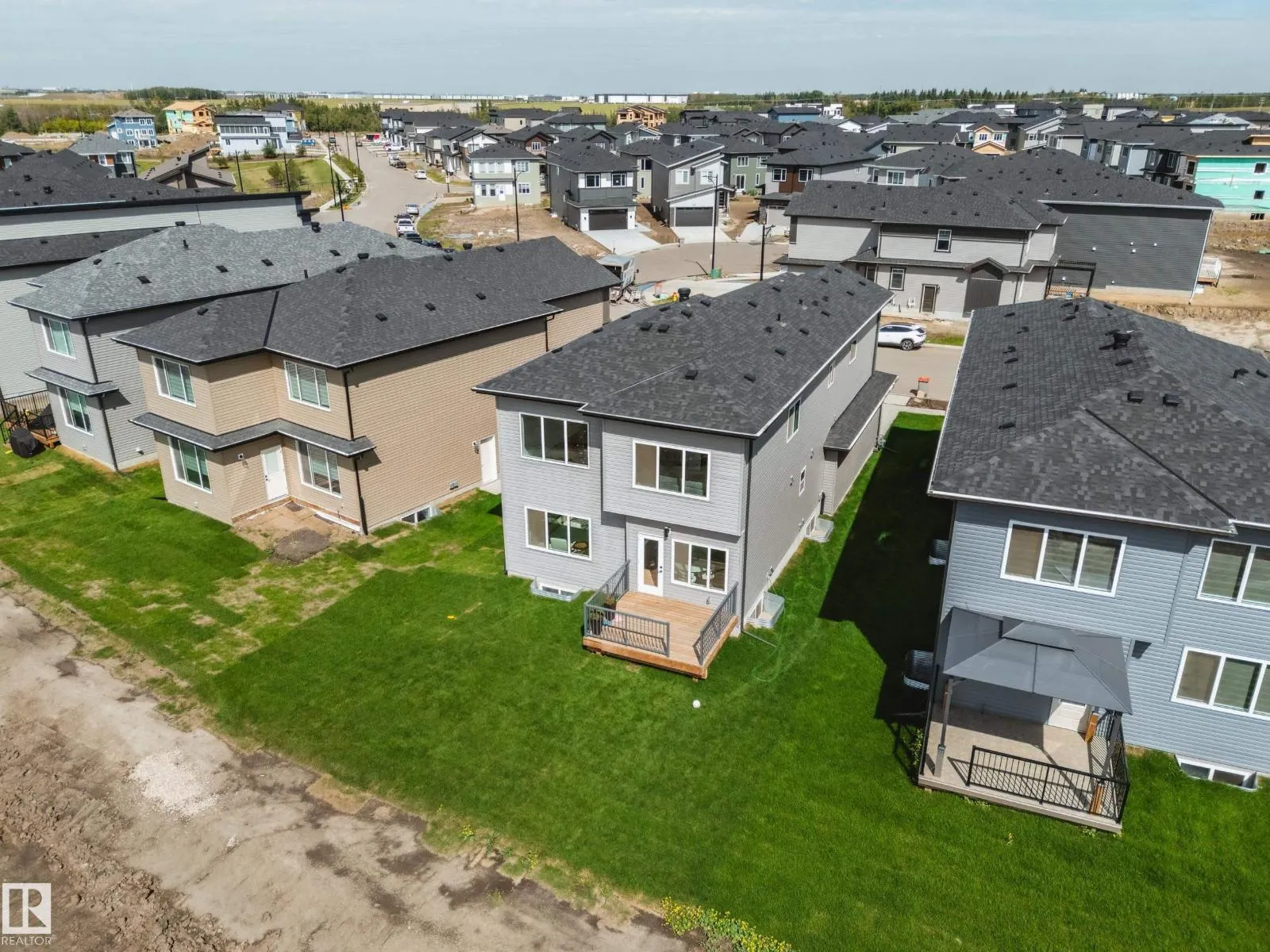 1831 63 AV NE