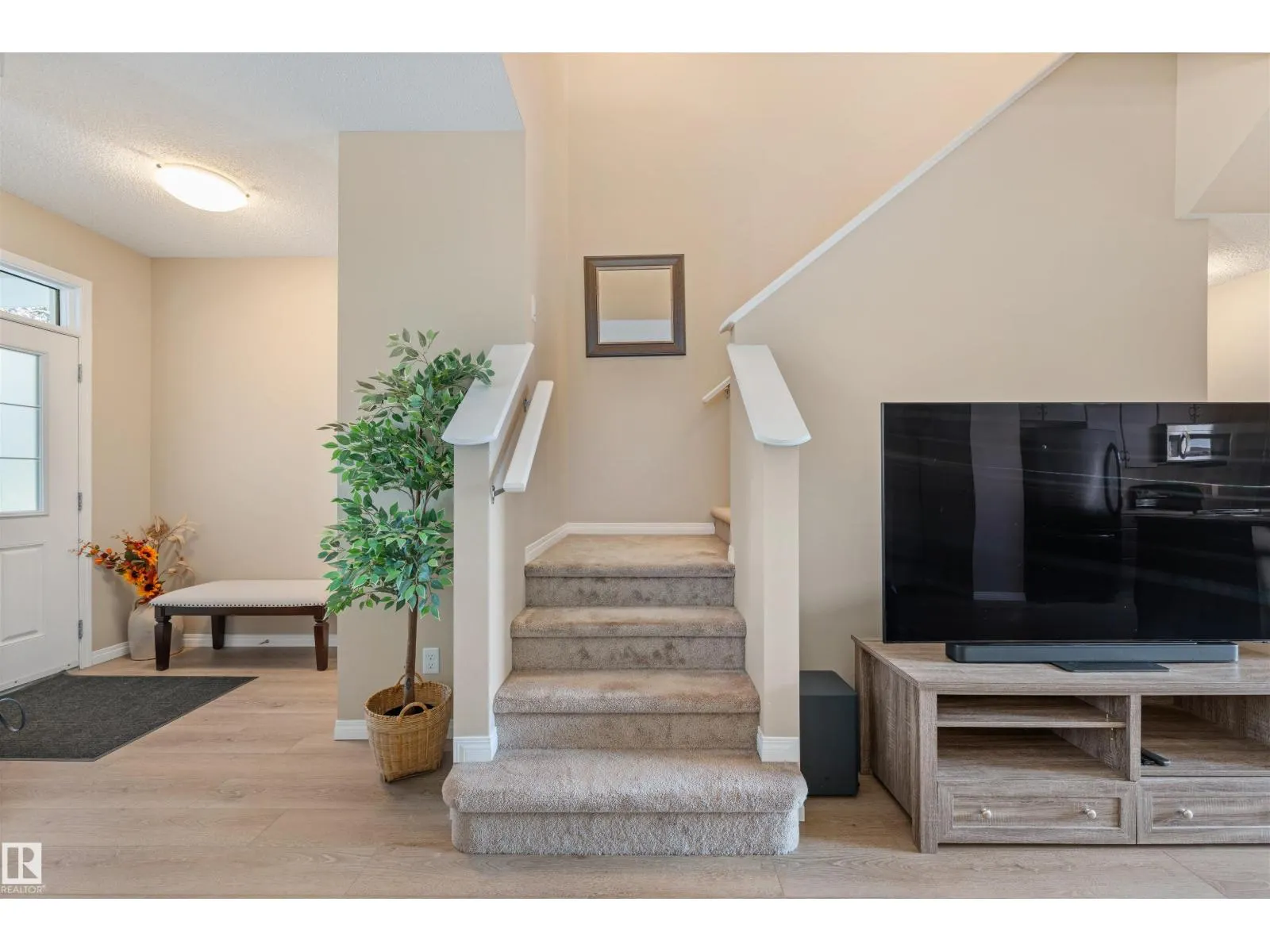 1319 74 ST SW