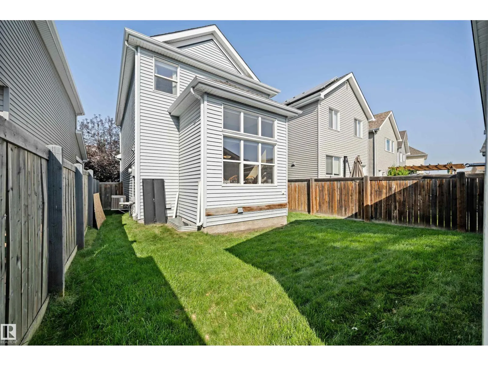 1319 74 ST SW