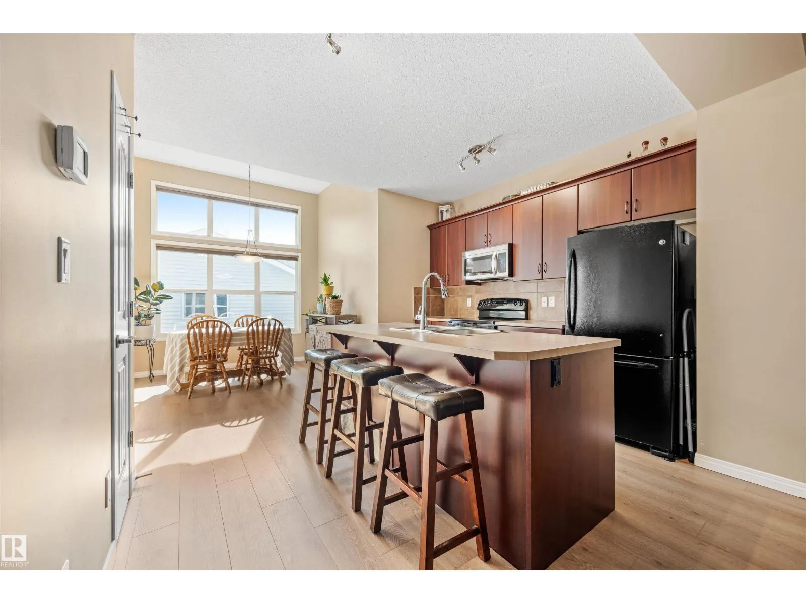 1319 74 ST SW