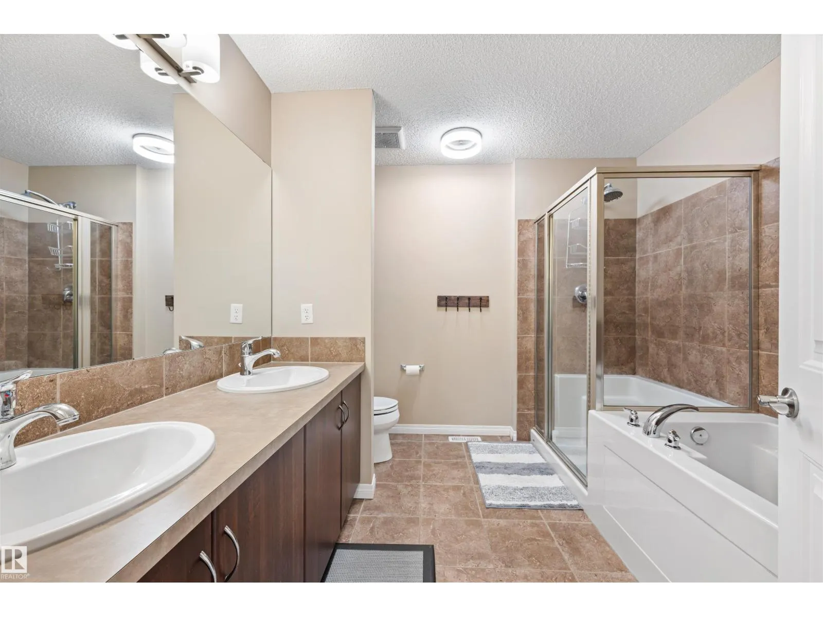 1319 74 ST SW