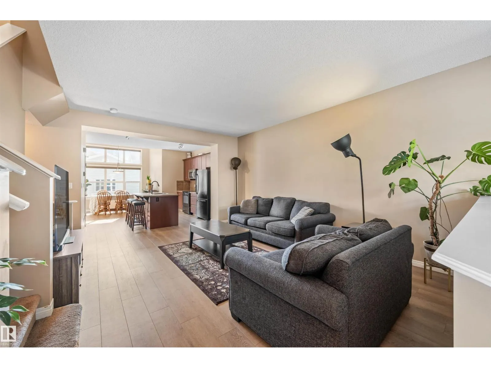 1319 74 ST SW