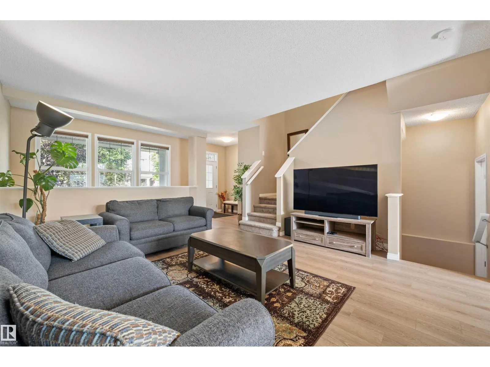1319 74 ST SW